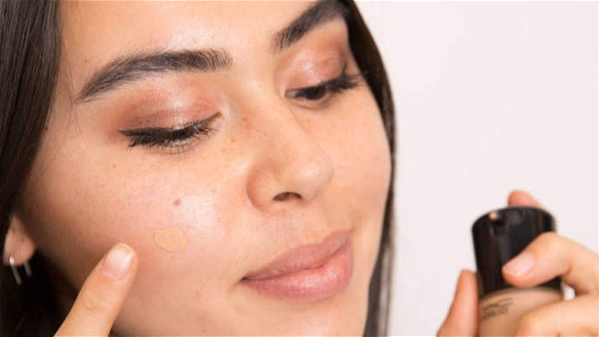 4 خدع لتطبيق كريم الأساس على النساء معرفتها