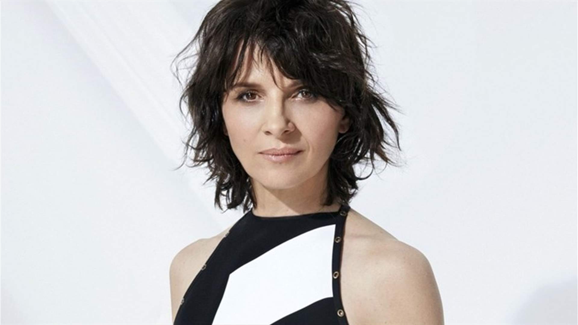 Juliette Binoche urges Europe to welcome refugees, respect women