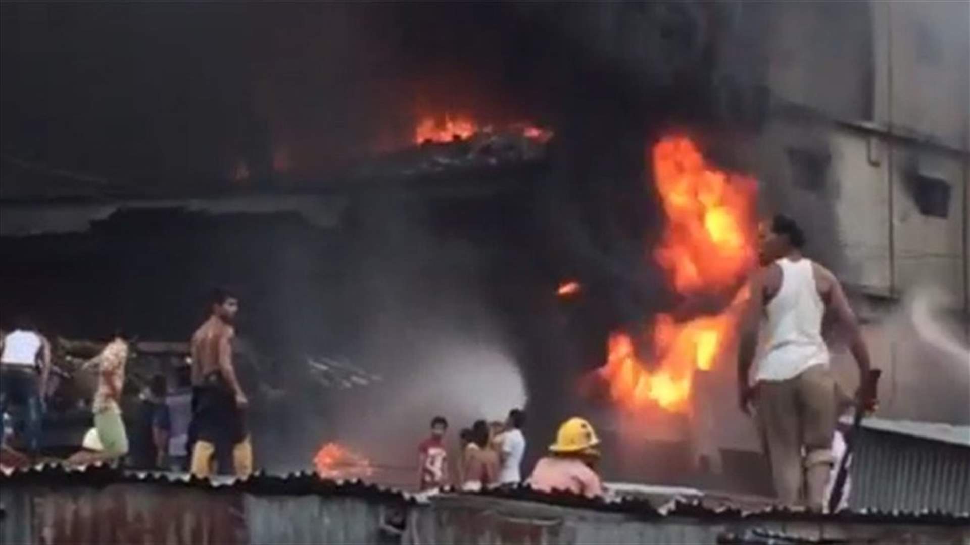 أكثر من 10 قتلى بحريق داخل مصنع في بنغلادش 