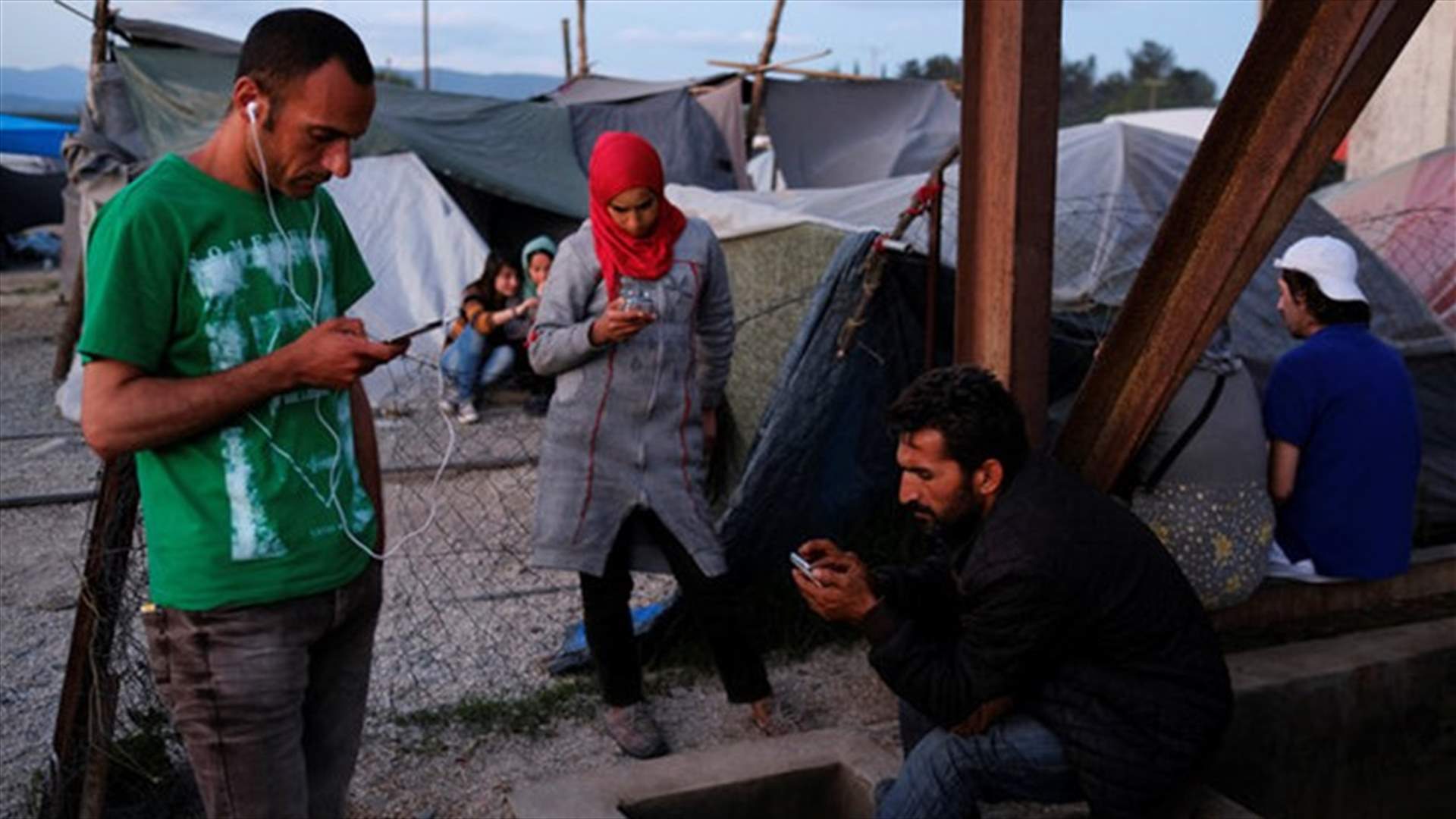 Facebook Group Raises $100,000 To Help Refugees Stay Connected