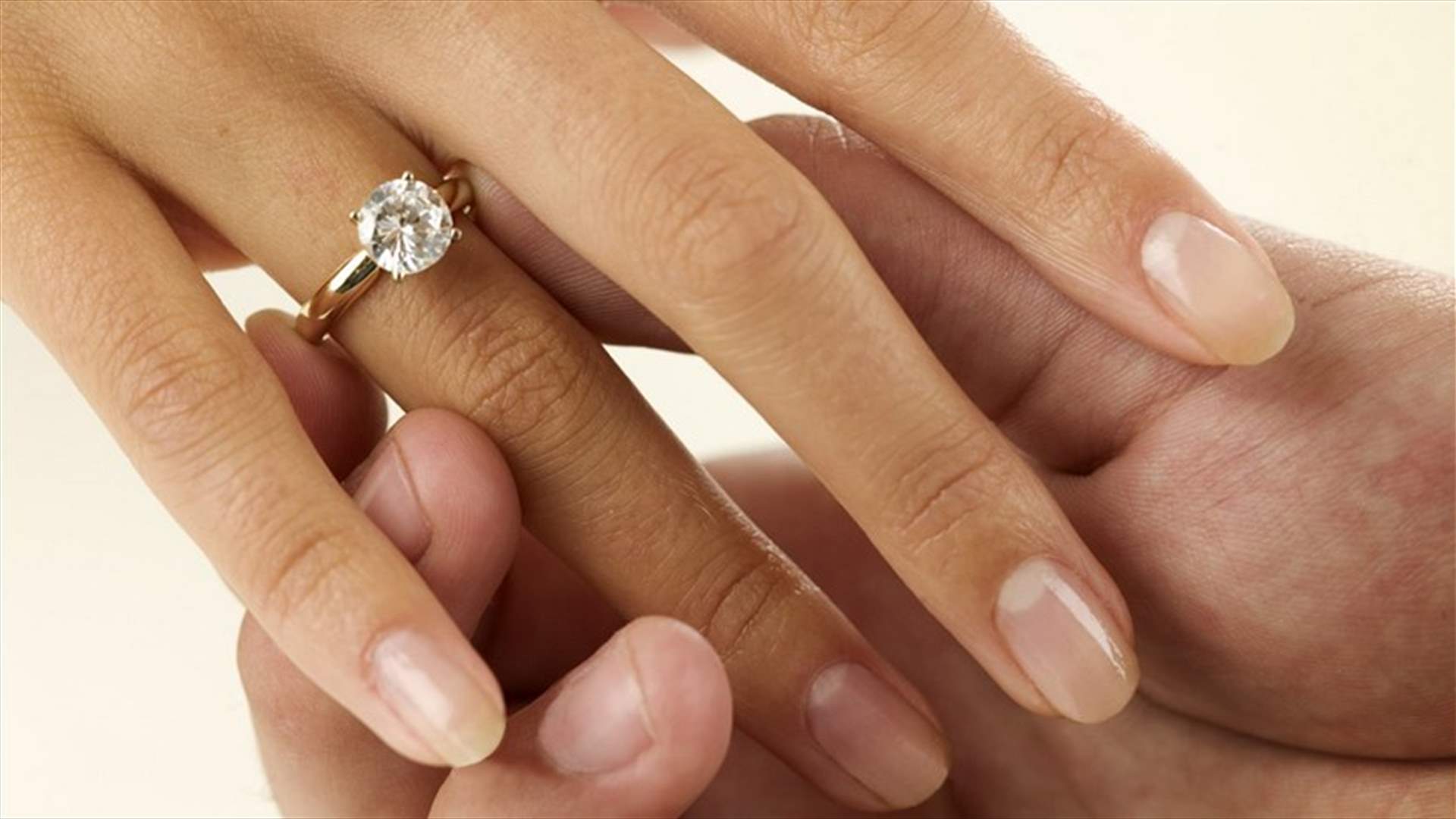 بالصور: طلبت من حبيبها خاتماً ماسياً... فماذا قدّم لها؟