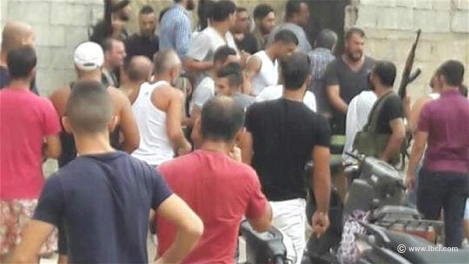قنبلة واطلاق نار في البداوي...