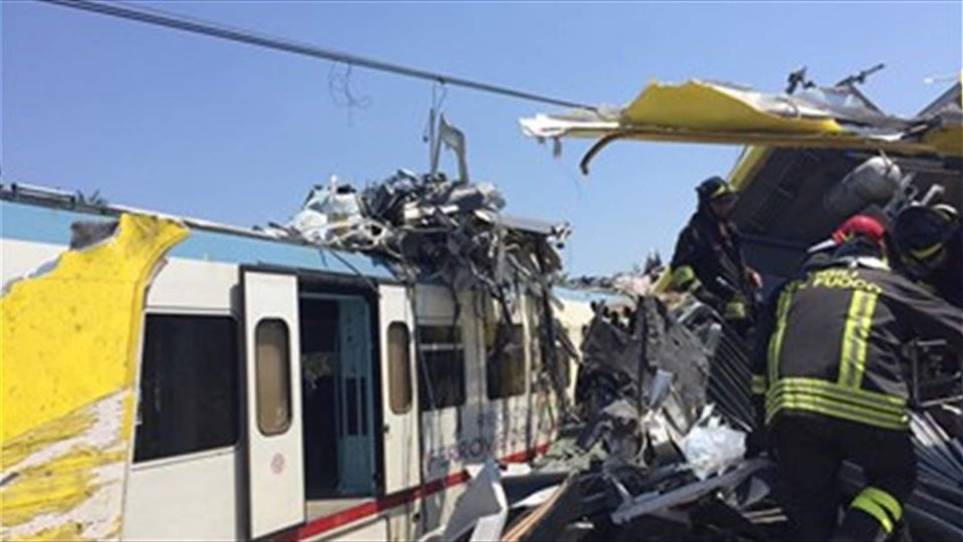 Officials say 6 people killed in Pakistan train accident