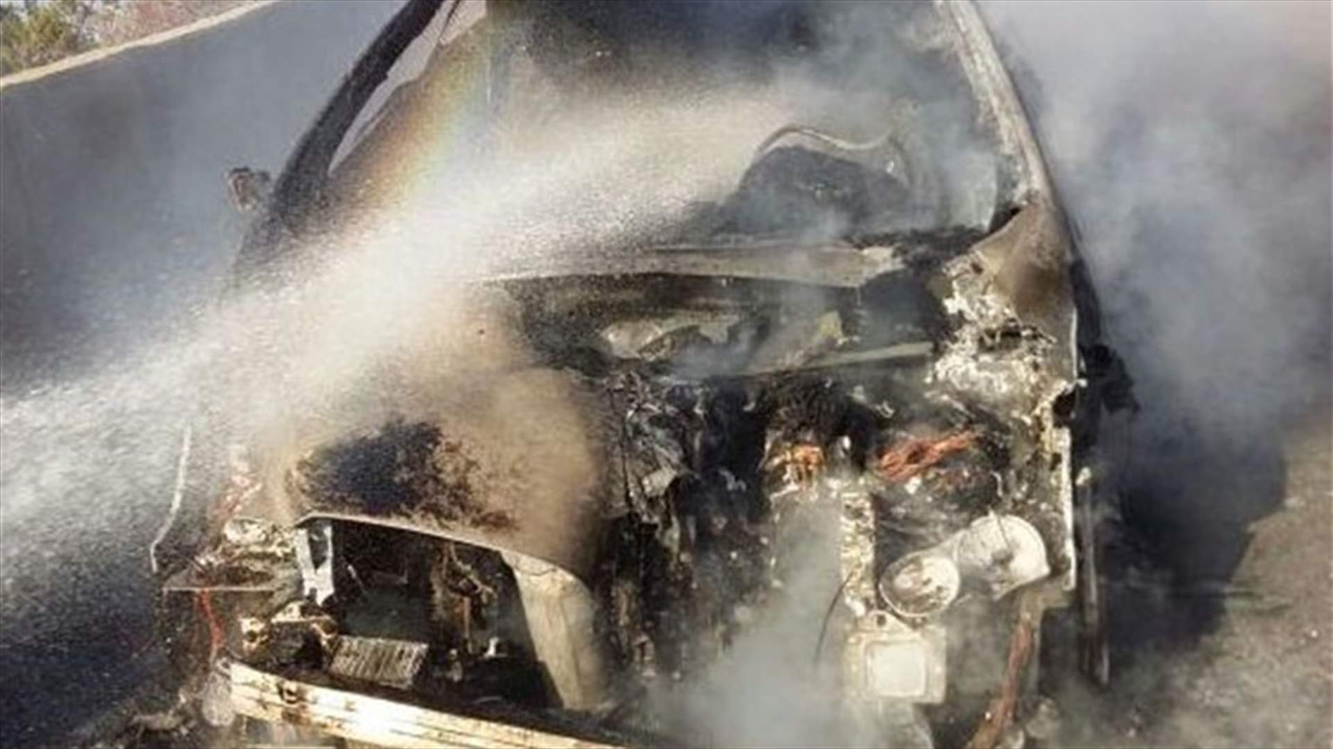 بالصورة: احتراق سيارة على طريق المونتيفردي المتن