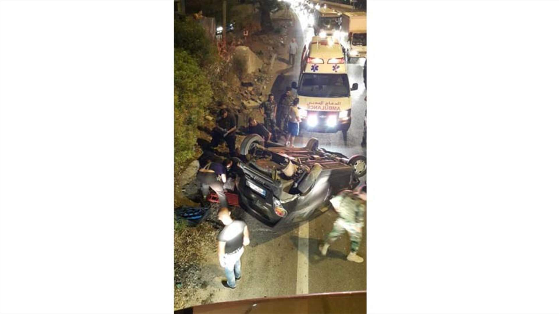 بالصور.. جريحان بحادث سير على أوتوستراد أدما