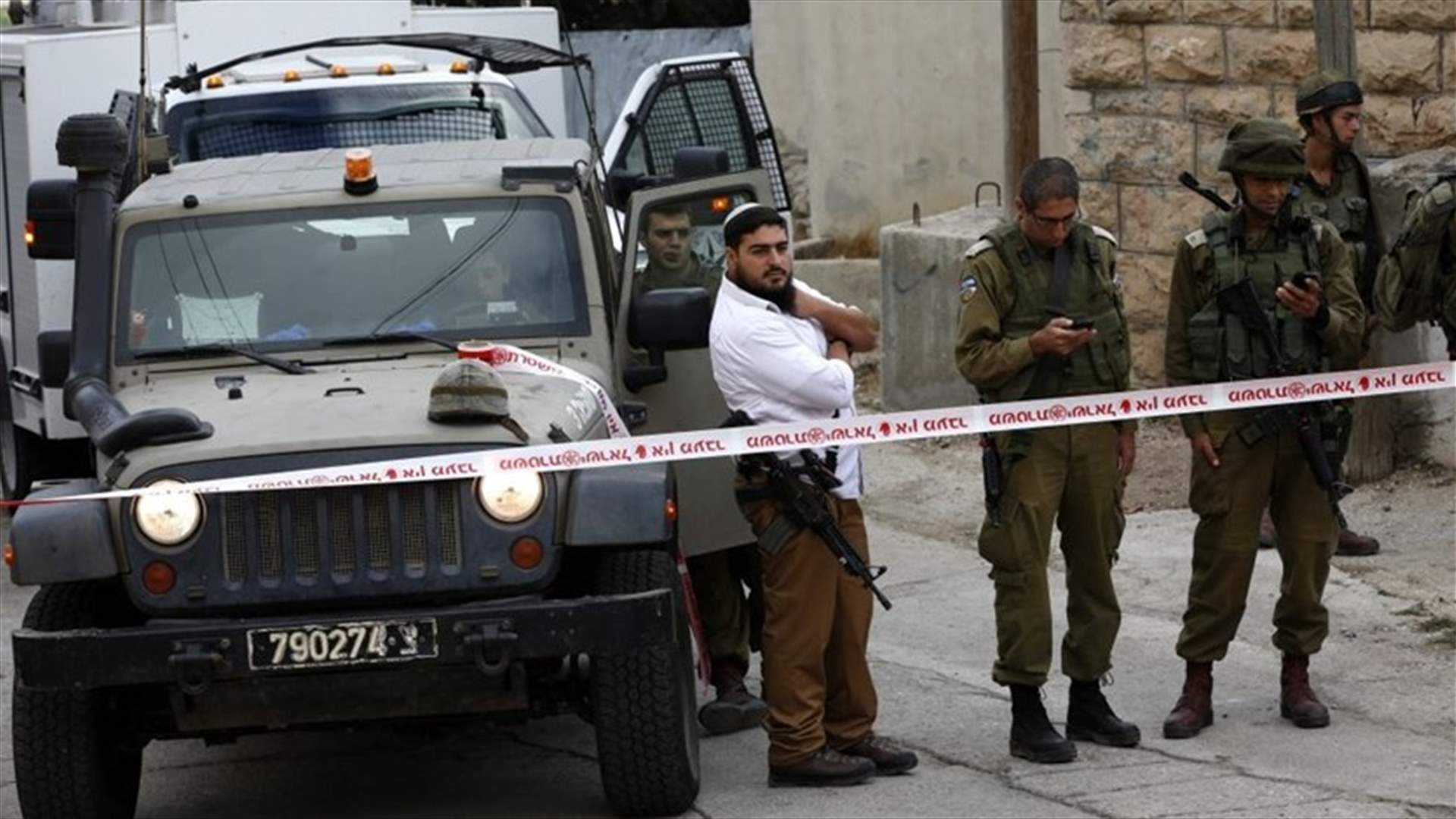 Police: Palestinian stabs officers in Jerusalem and is shot