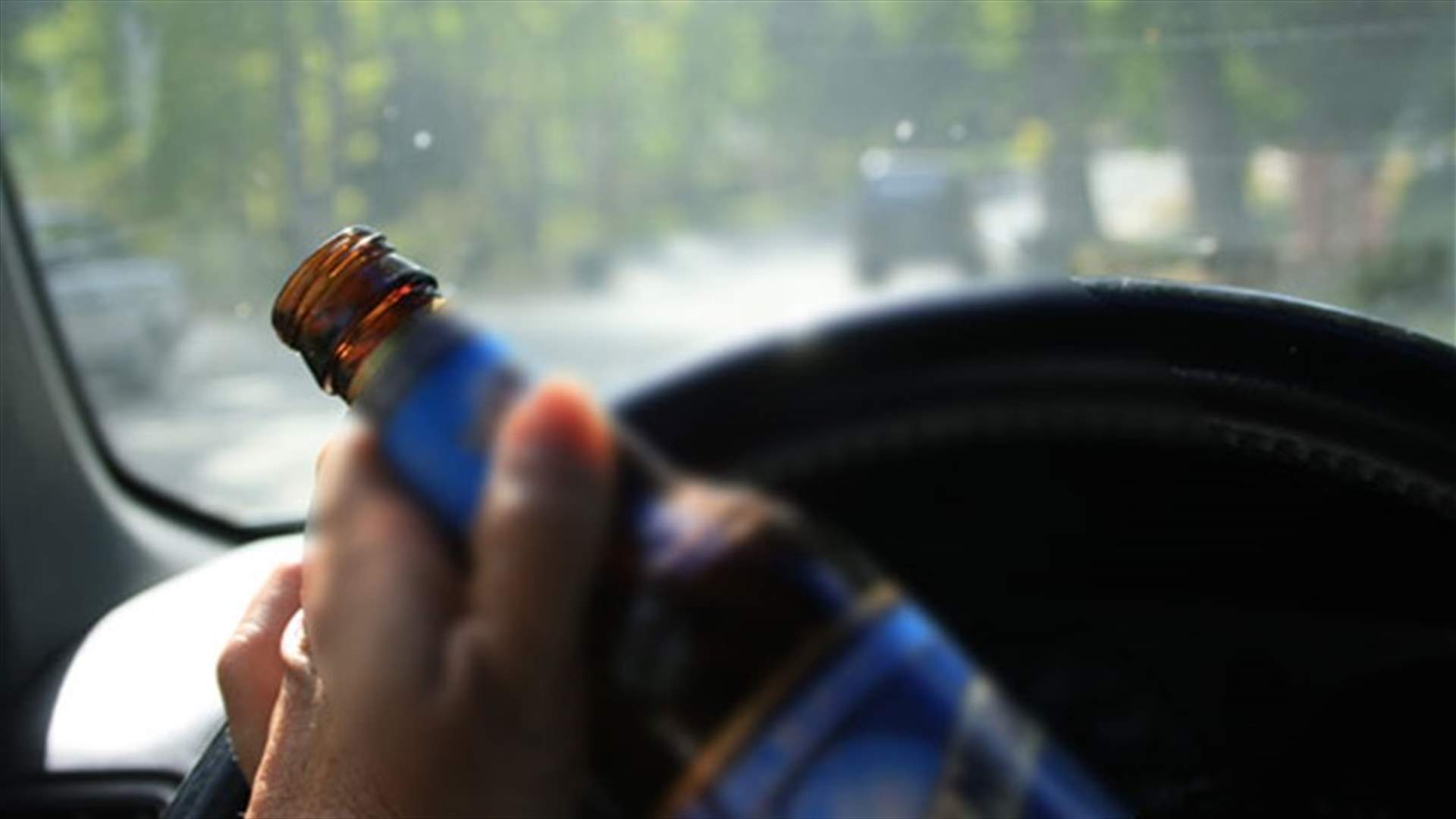  توقيف سائق باص وتغريمه لقيادته تحت تأثير الكحول