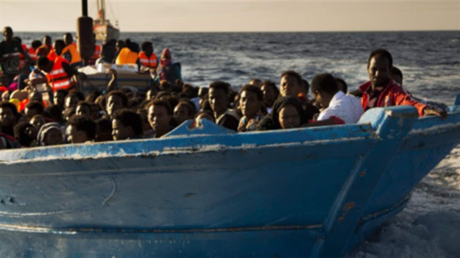 توقيف 4 أشخاص يشتبه بأنهم مهربون بعد غرق مركب المهاجرين قبالة سواحل مصر