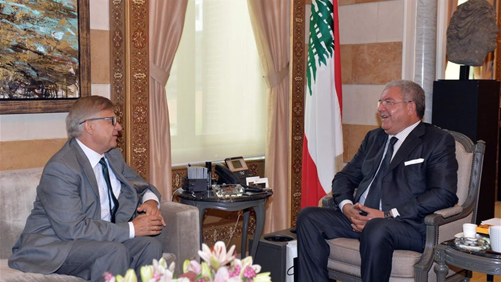 المشنوق التقى زاسبكين: لبنان دخل مرحلة الخطر