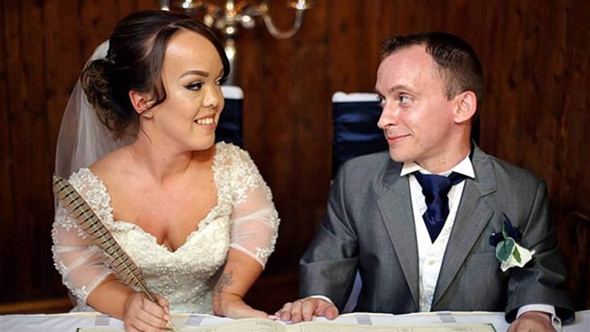 بالصور: حفل زفاف أسطوري لثنائي قزم... وابنهما شهد على ذلك!