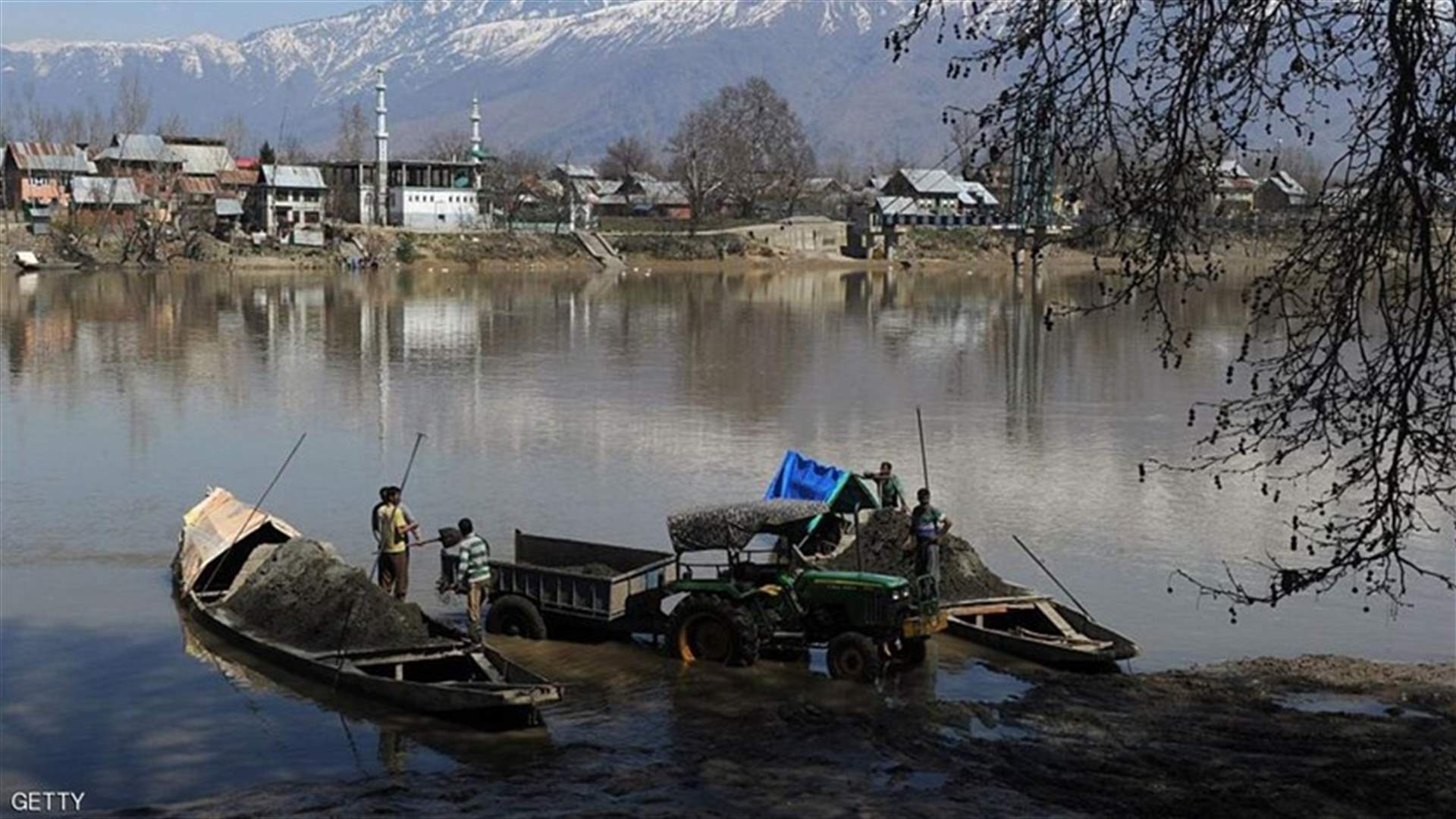 قتلى بسقوط حافلة في نهر في كشمير الباكستانية
