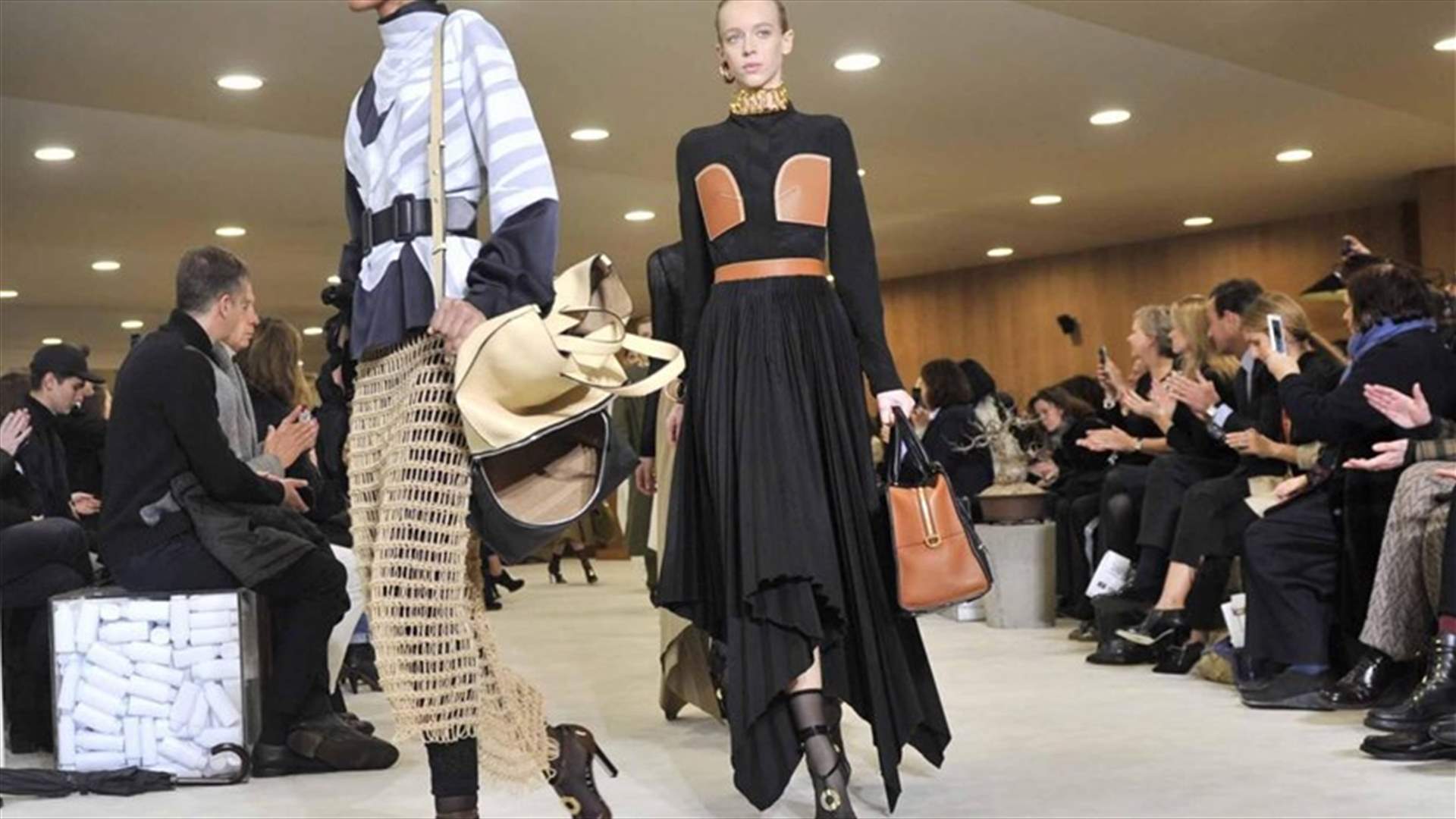 [PHOTOS] Mini Bag Trend Finally Makes Way for Larger Than Life Carryall