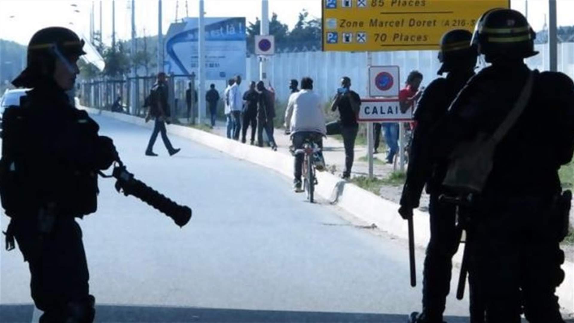 French leader vows to shut down 'unacceptable' Calais camp