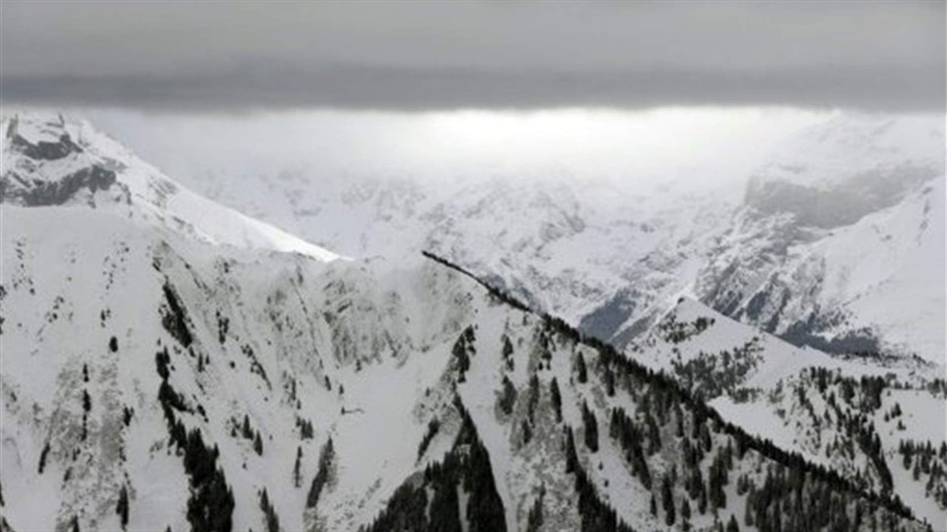 تحطم مروحية عسكرية سويسرية في جبال الألب