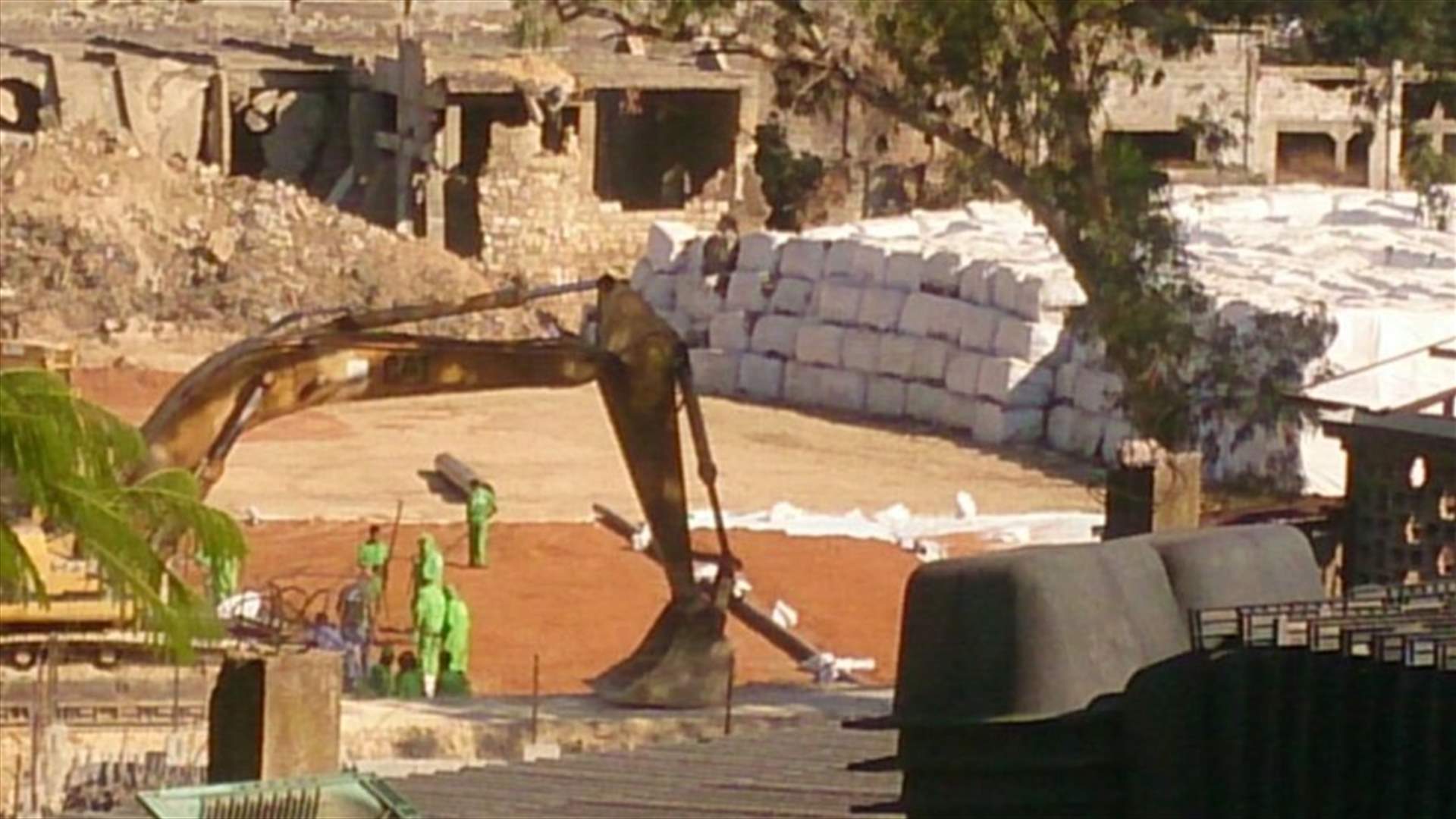  بالصور- النفايات عند مدخل مرفأ بيروت