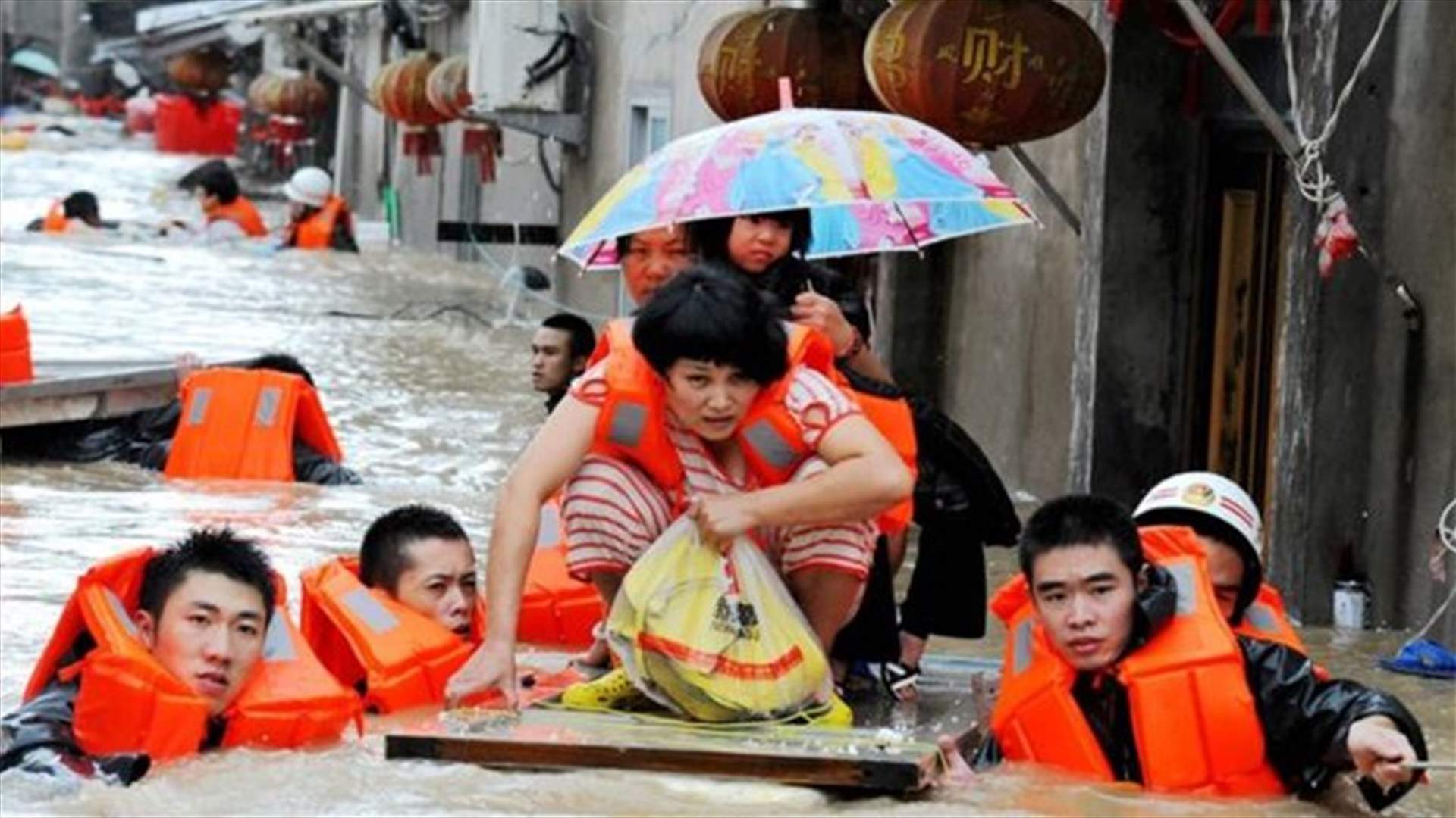إنقاذ 15 شخصا بعد انهيار أرضي بالصين 