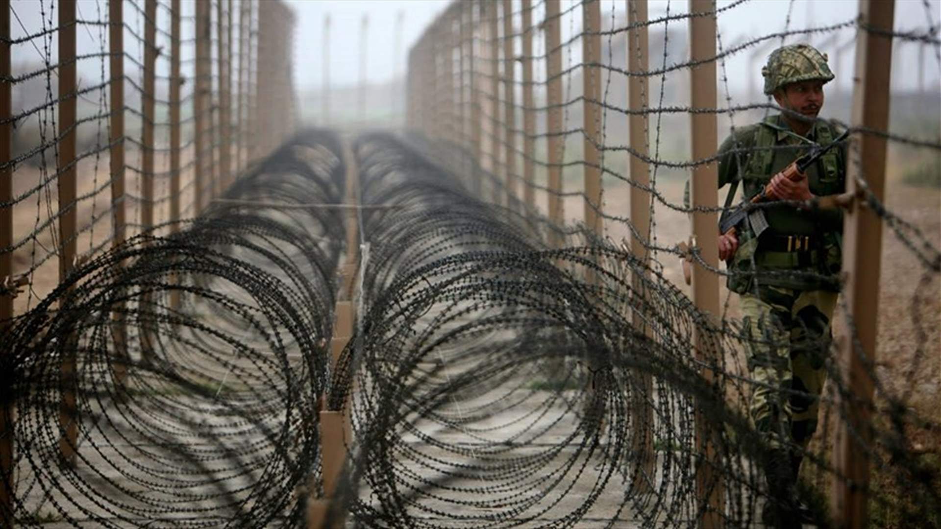استمرار تبادل إطلاق النار بين القوات الهندية والباكستانية عبر الحدود 