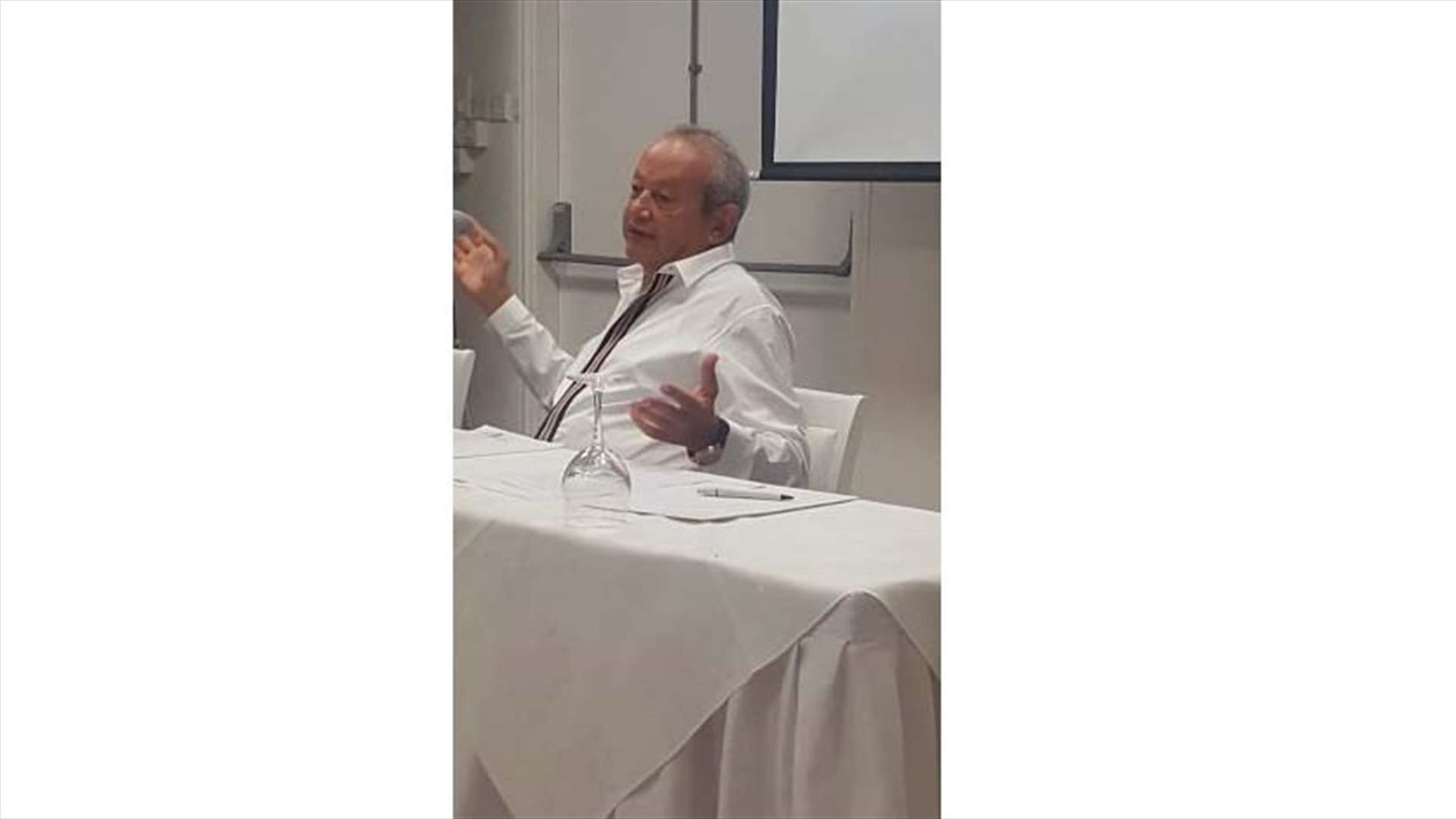 ساويرس يجدد عرضه: مستعد لشراء جزيرة لإيواء لاجئين سوريين