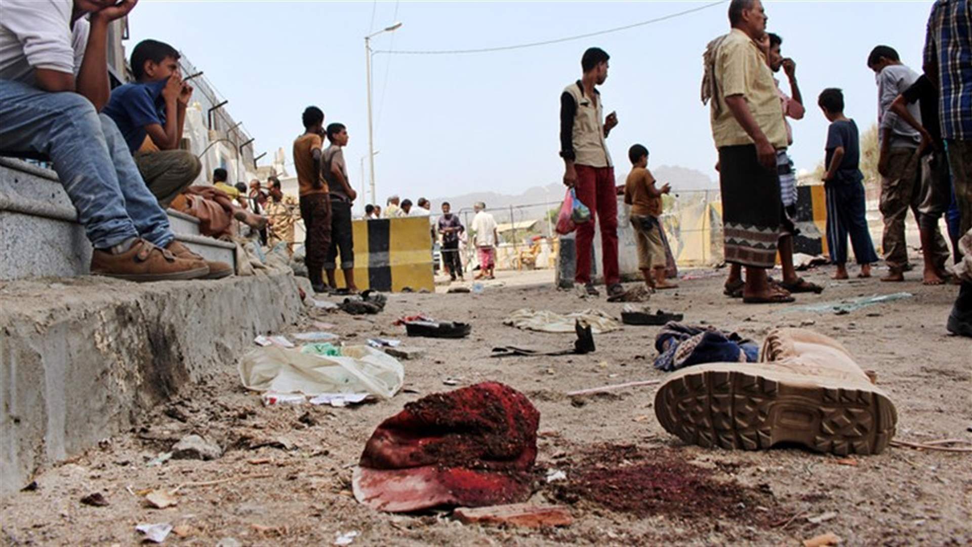 Suicide bomber kills one person, wounds three in Yemeni port city