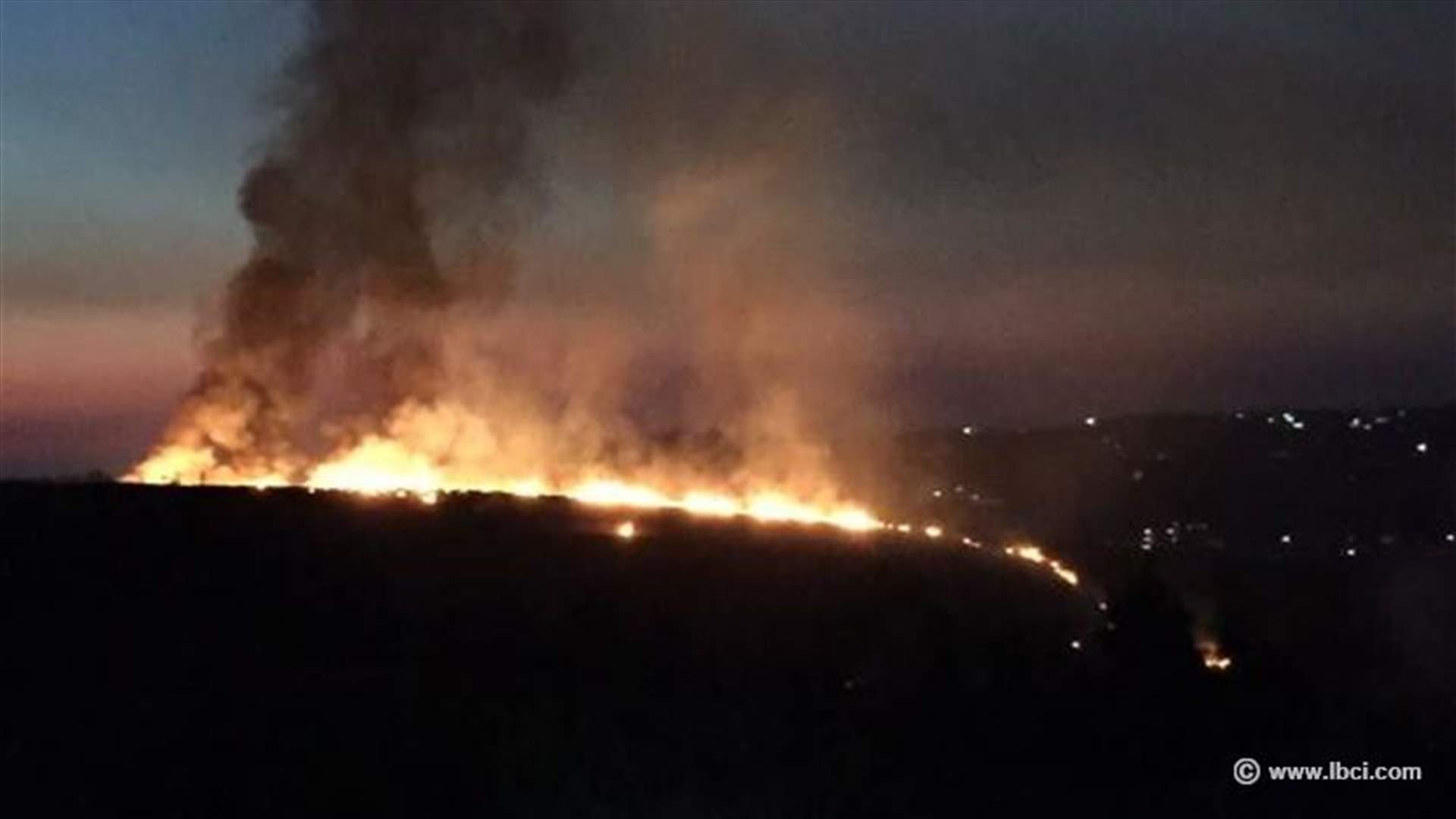  بالصور: حريق كبير في عكار والاهالي يناشدون عبر الـ LBCI ارسال المزيد من الدعم