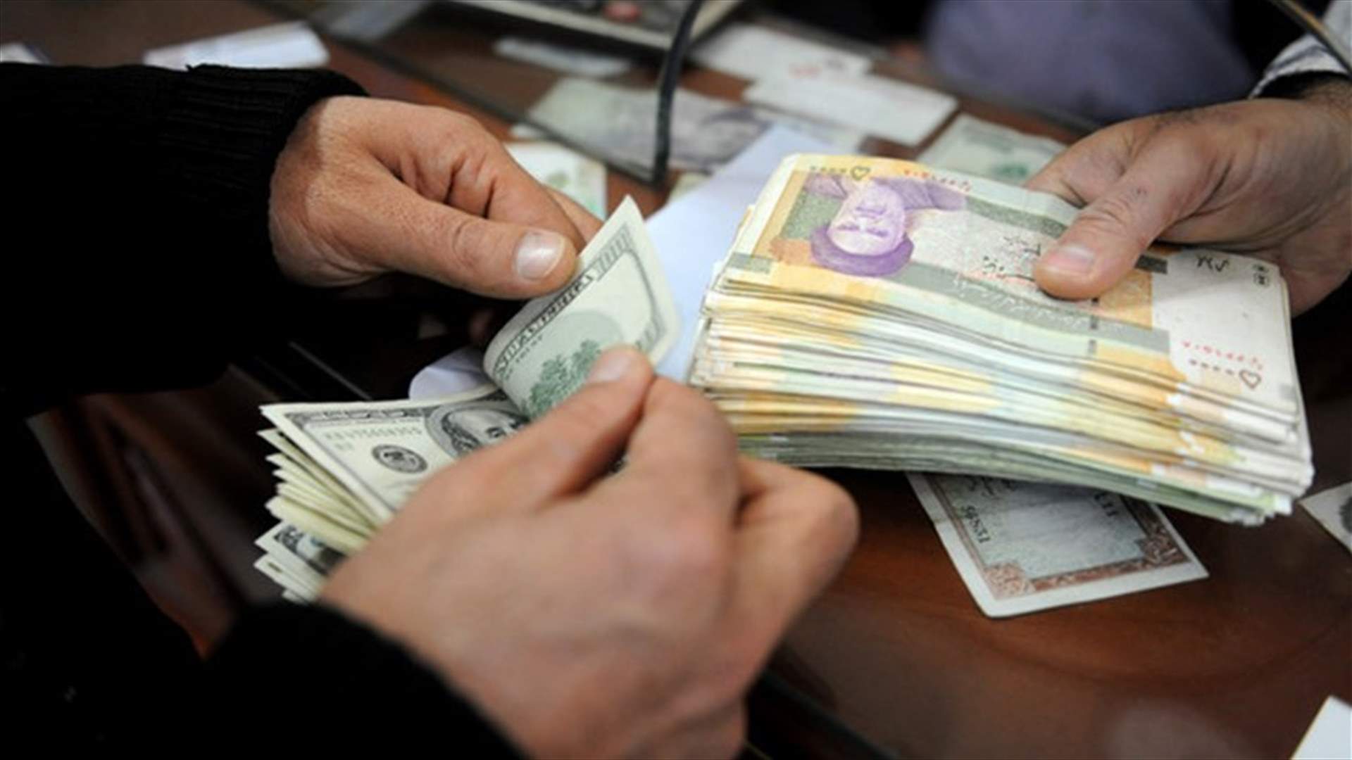 ايران تقاضي 400 مسؤول بسبب ارتفاع رواتبهم