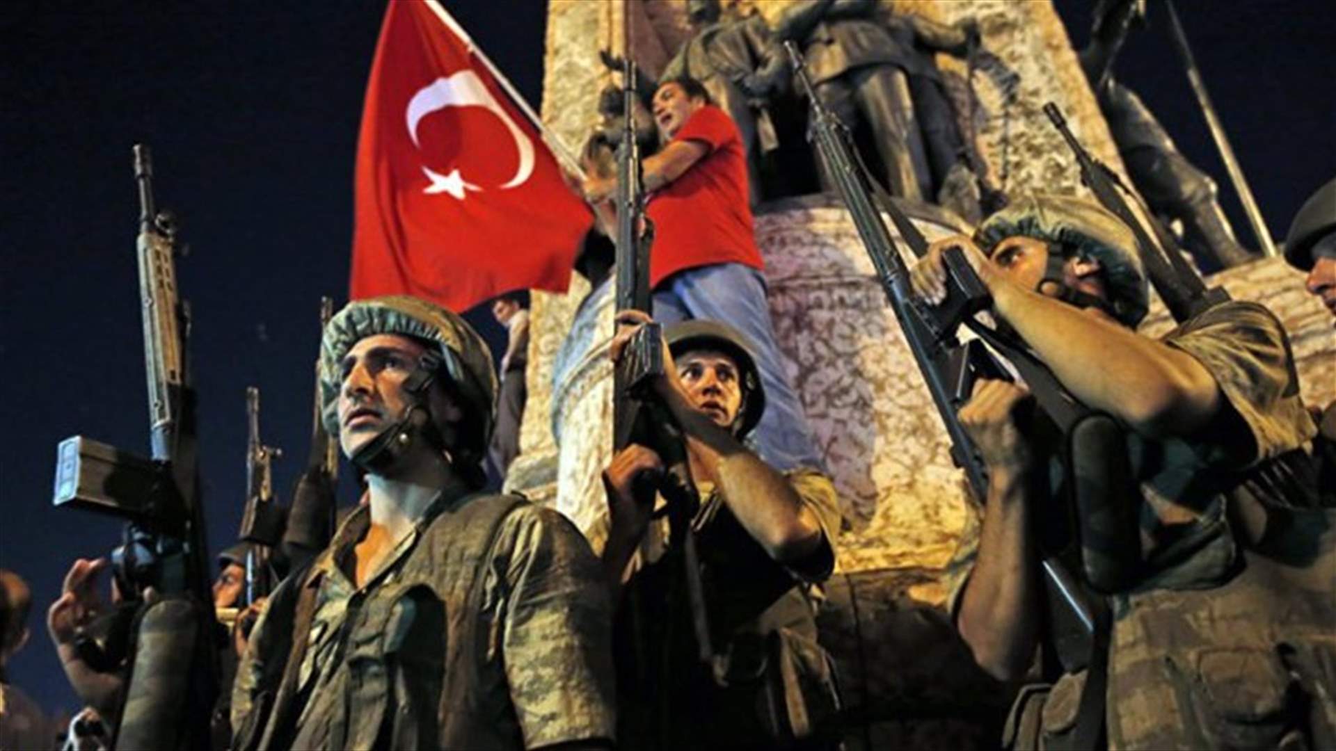 تركيا تعزل 540 جنديا بالقوات البحرية والجوية