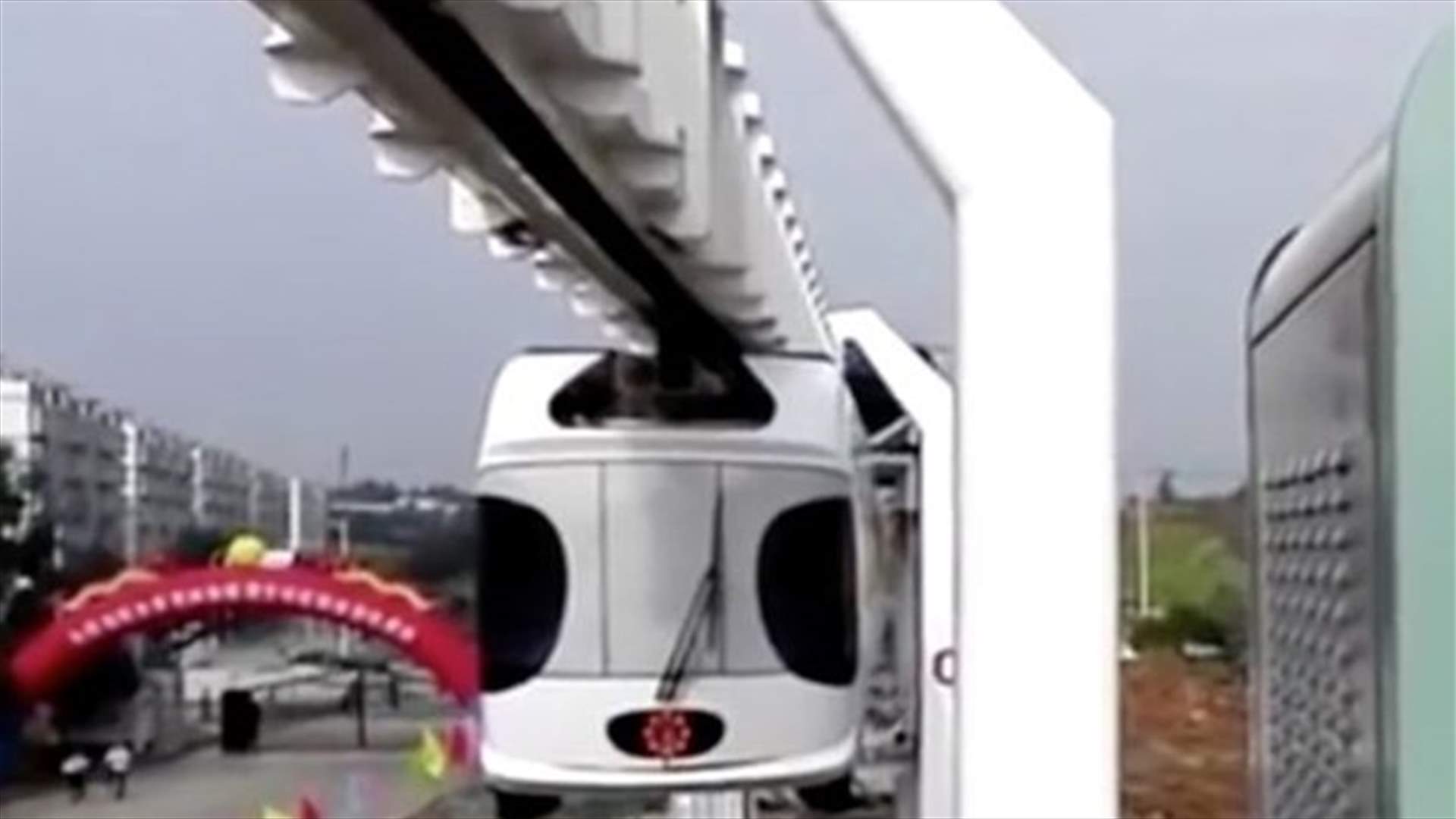 [VIDEO] China Unveils World's First Battery-Powered 'Rollercoaster Train'