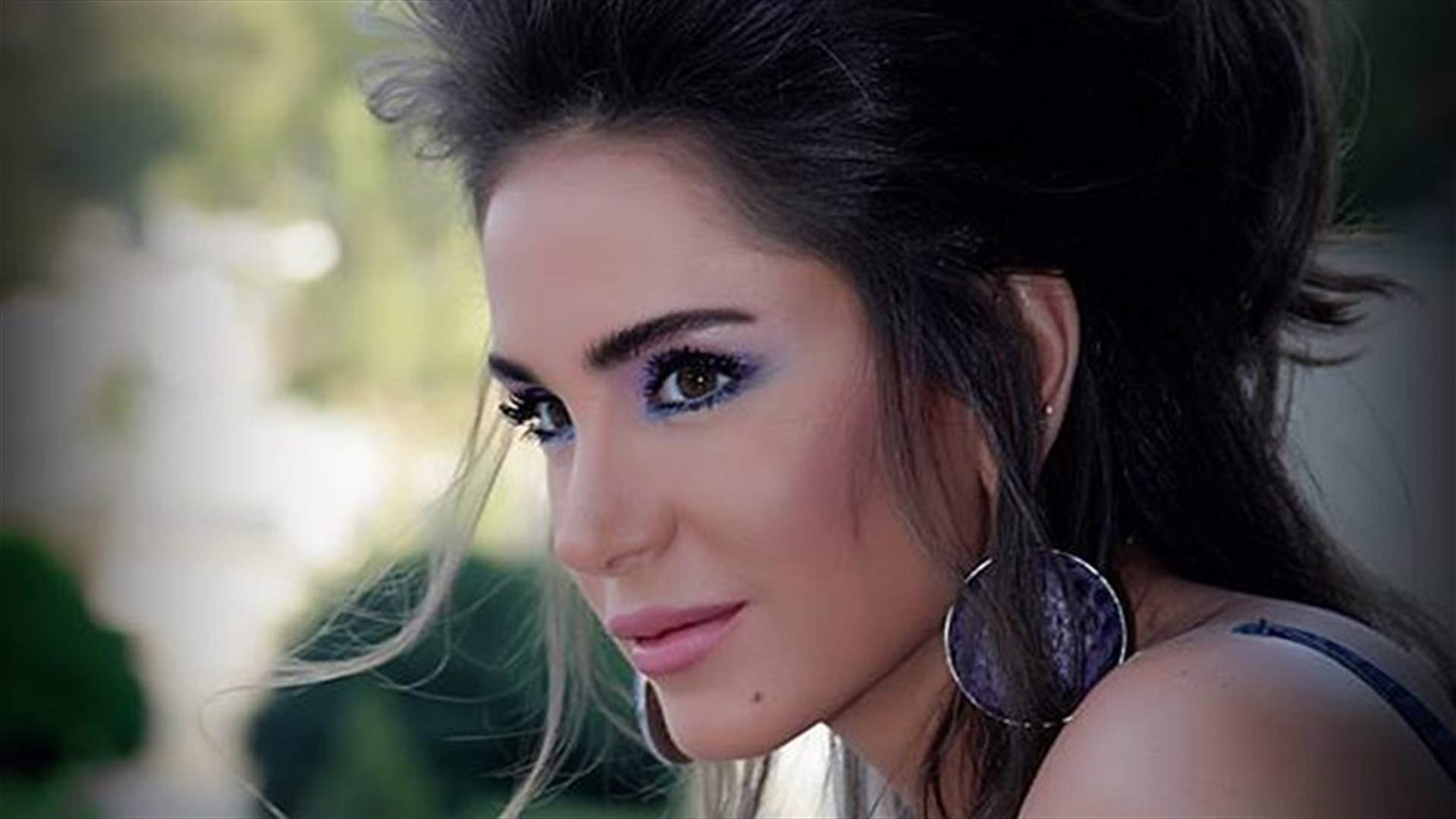 صورة ديما قندلفت المثيرة للجدل من غرفة نومها.. فما حقيقة طلاقها من الوزير؟