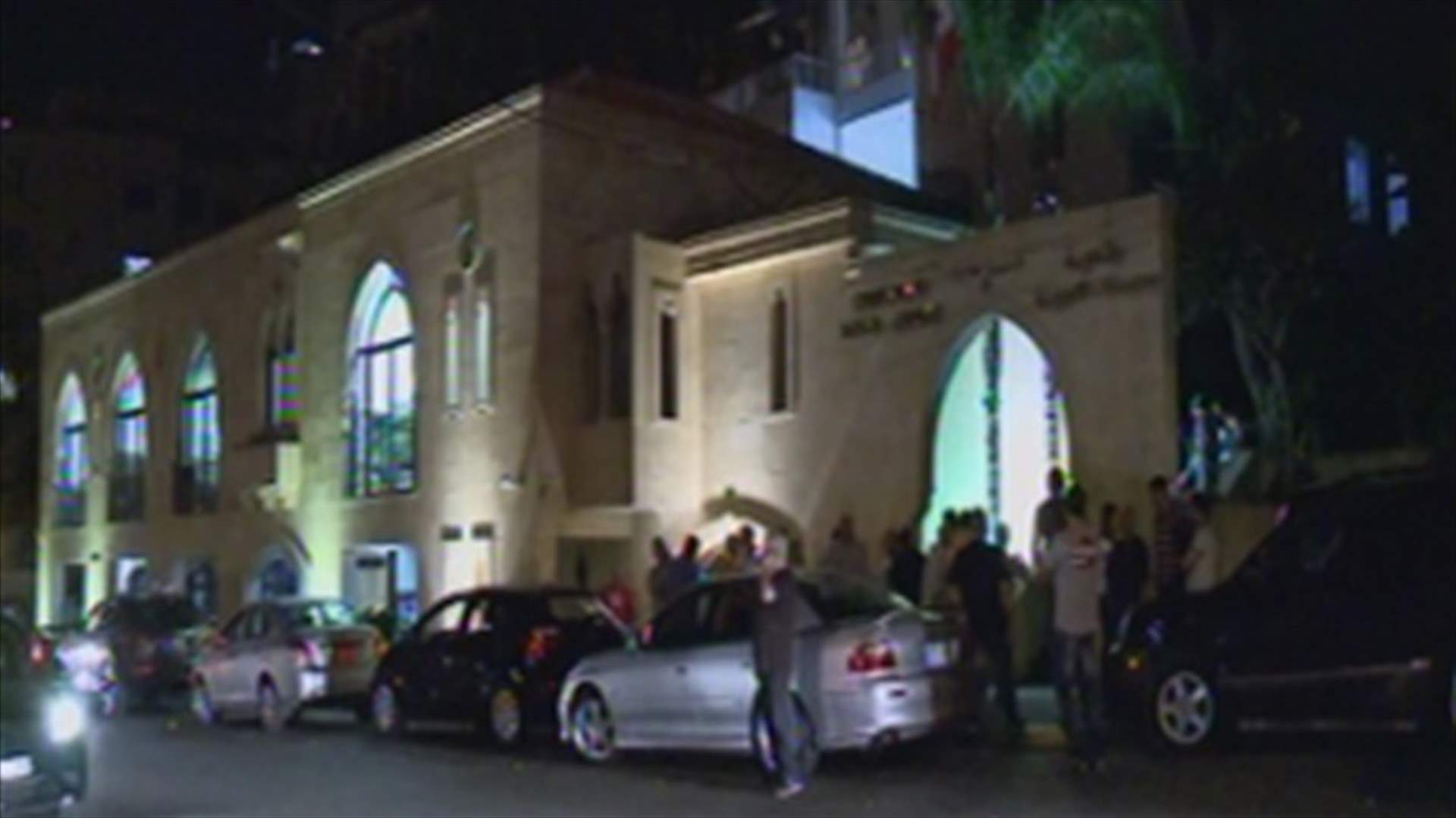 تحرك لاهالي بعبدا احتجاجا على تعرض حارس بلديتهم للضرب