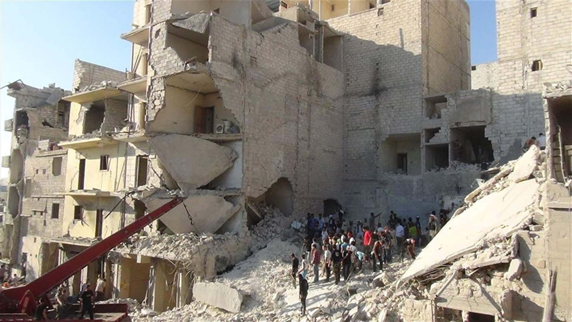 Air strikes hit eastern Aleppo, including market, kill 25 -rescue service