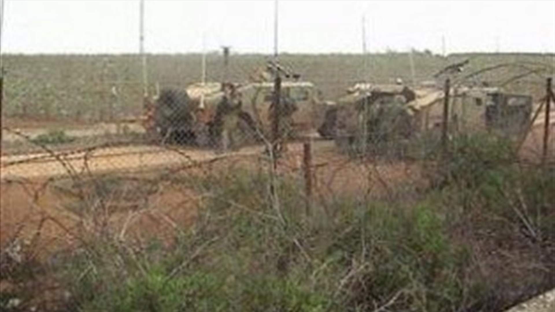 Israeli army conducts intensive patrols near the border