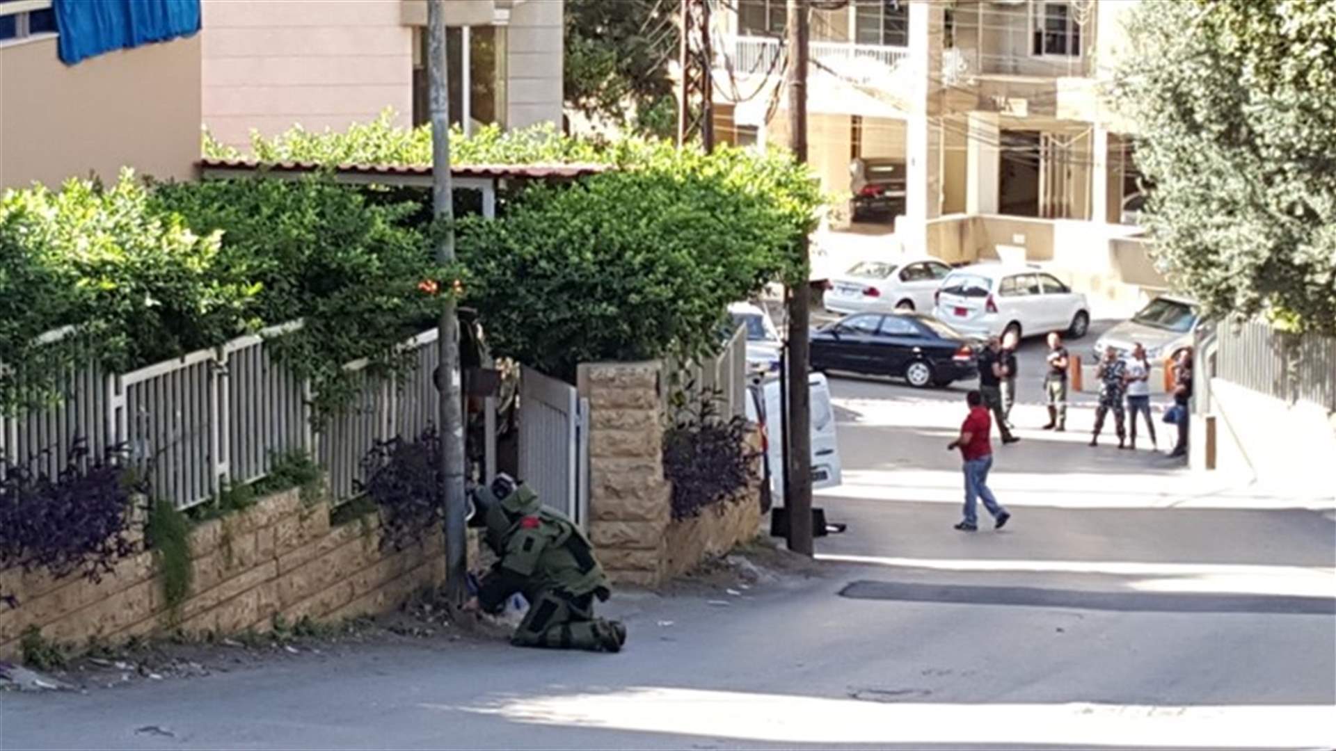 الإشتباه بحقيبة خلف موقف للسيارات في أدونيس 