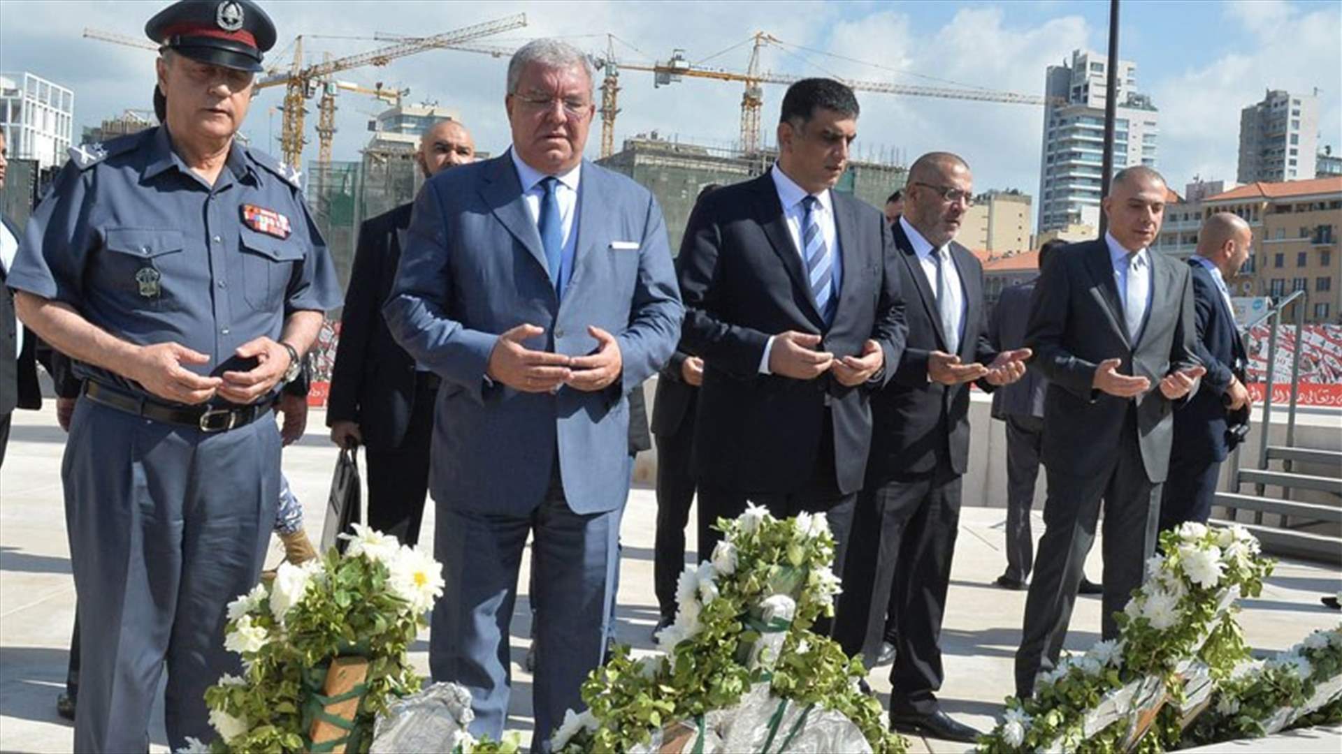في الذكرى الرابعة لاستشهاده... أمنيون ووزراء ونواب يزورون ضريح وسام الحسن