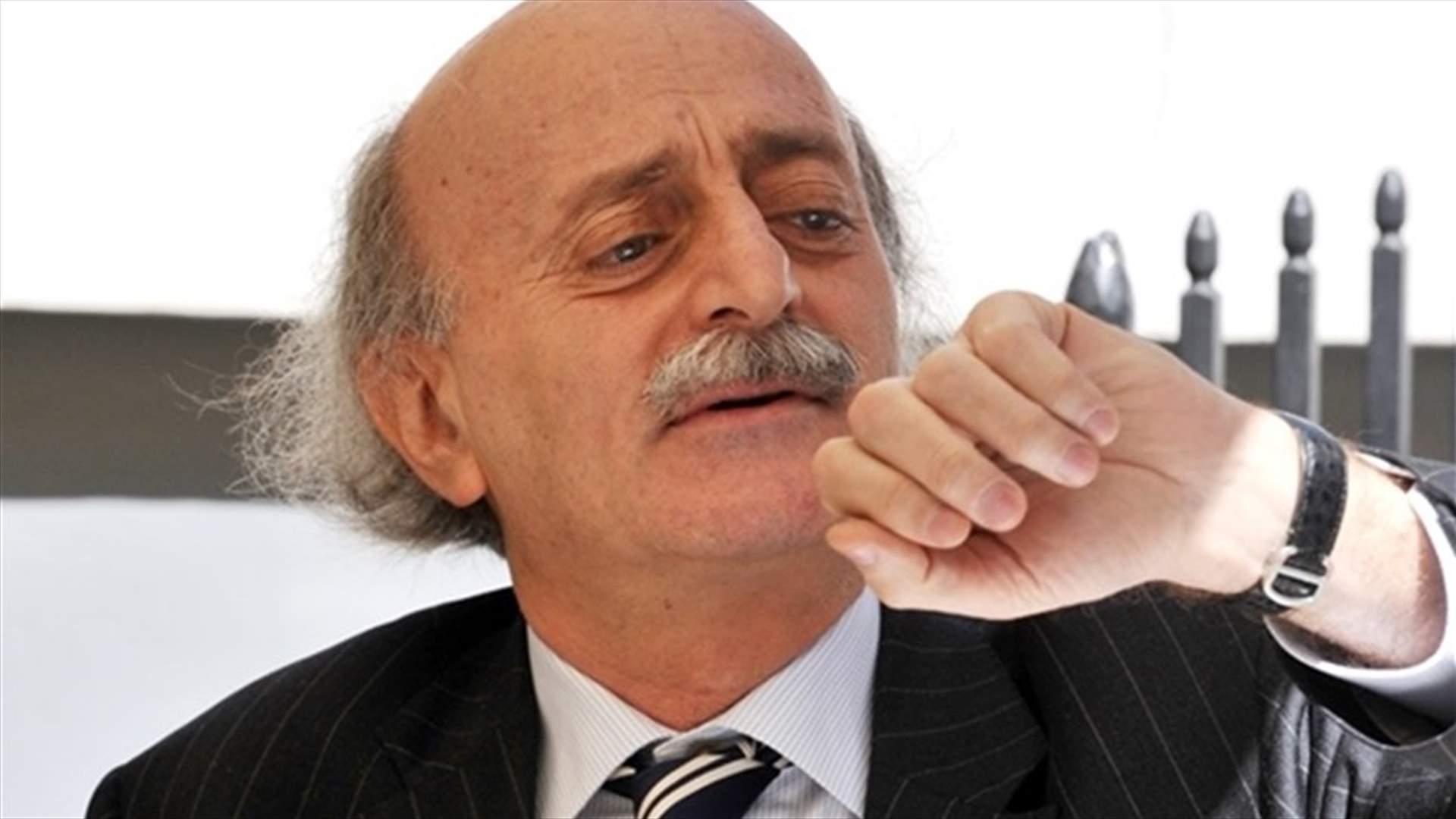 جنبلاط: القاع محتلة والسؤال "مِن مَن؟"