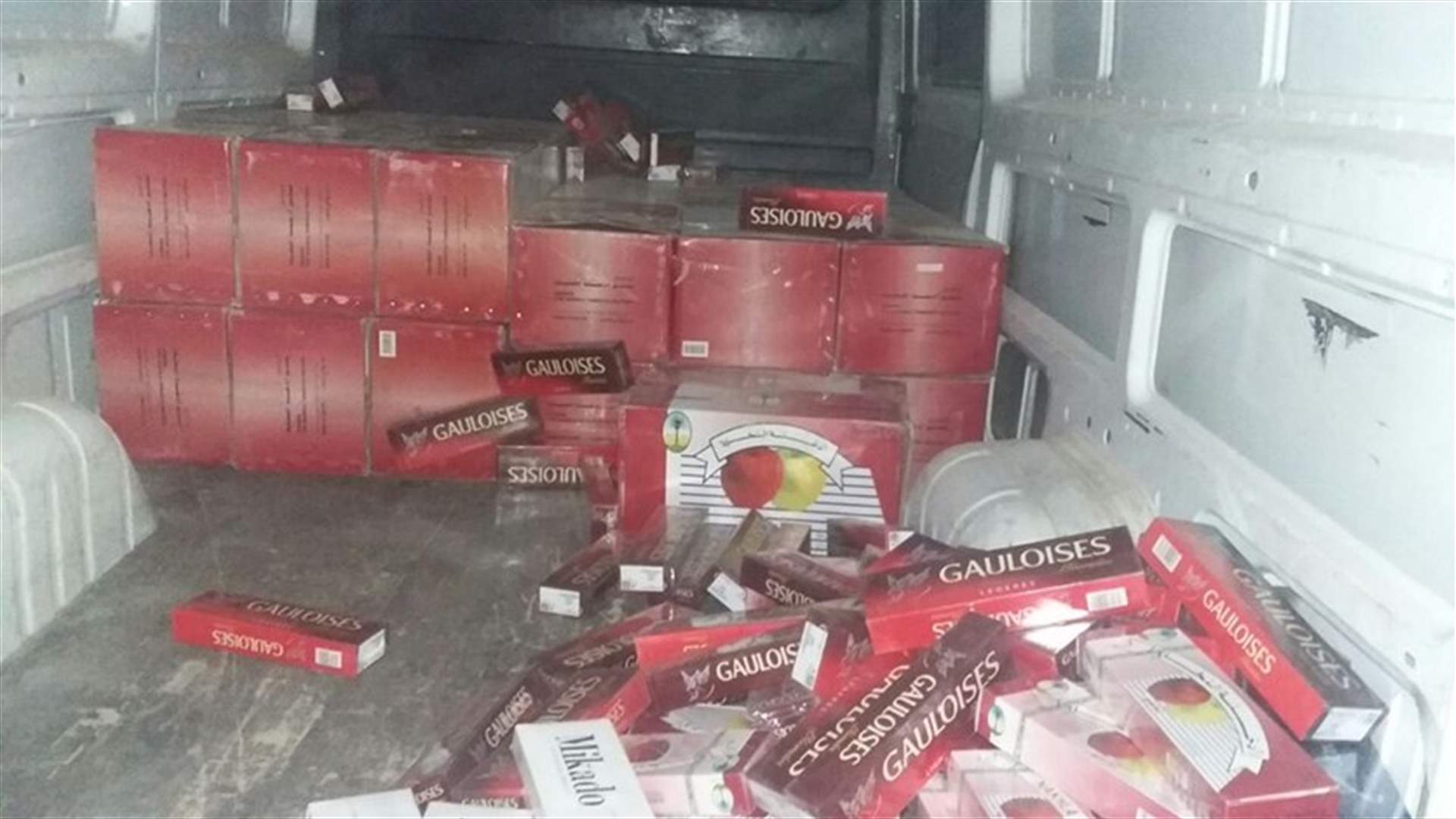 بالصور: ضبط كمية من التبغ المهرب من سوريا إلى لبنان 