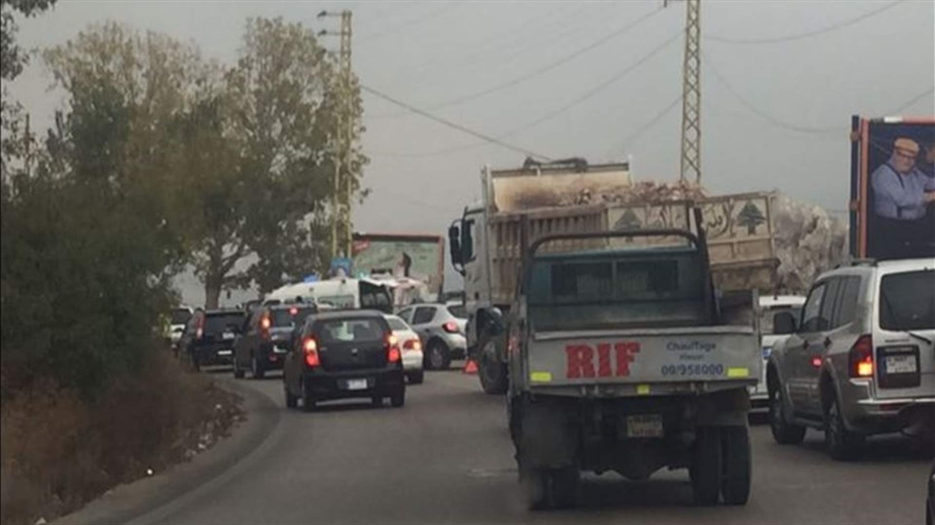 بالصورة- جريح في حادث سير على طريق فيطرون