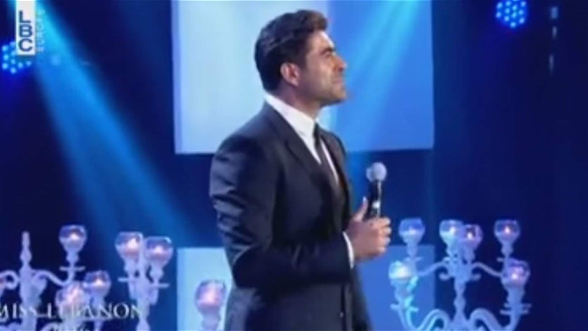 بالفيديو: وائل كفوري يغني للمرة الأولى &quot;هلق تـ فقتي&quot; على مسرح ملكة جمال لبنان