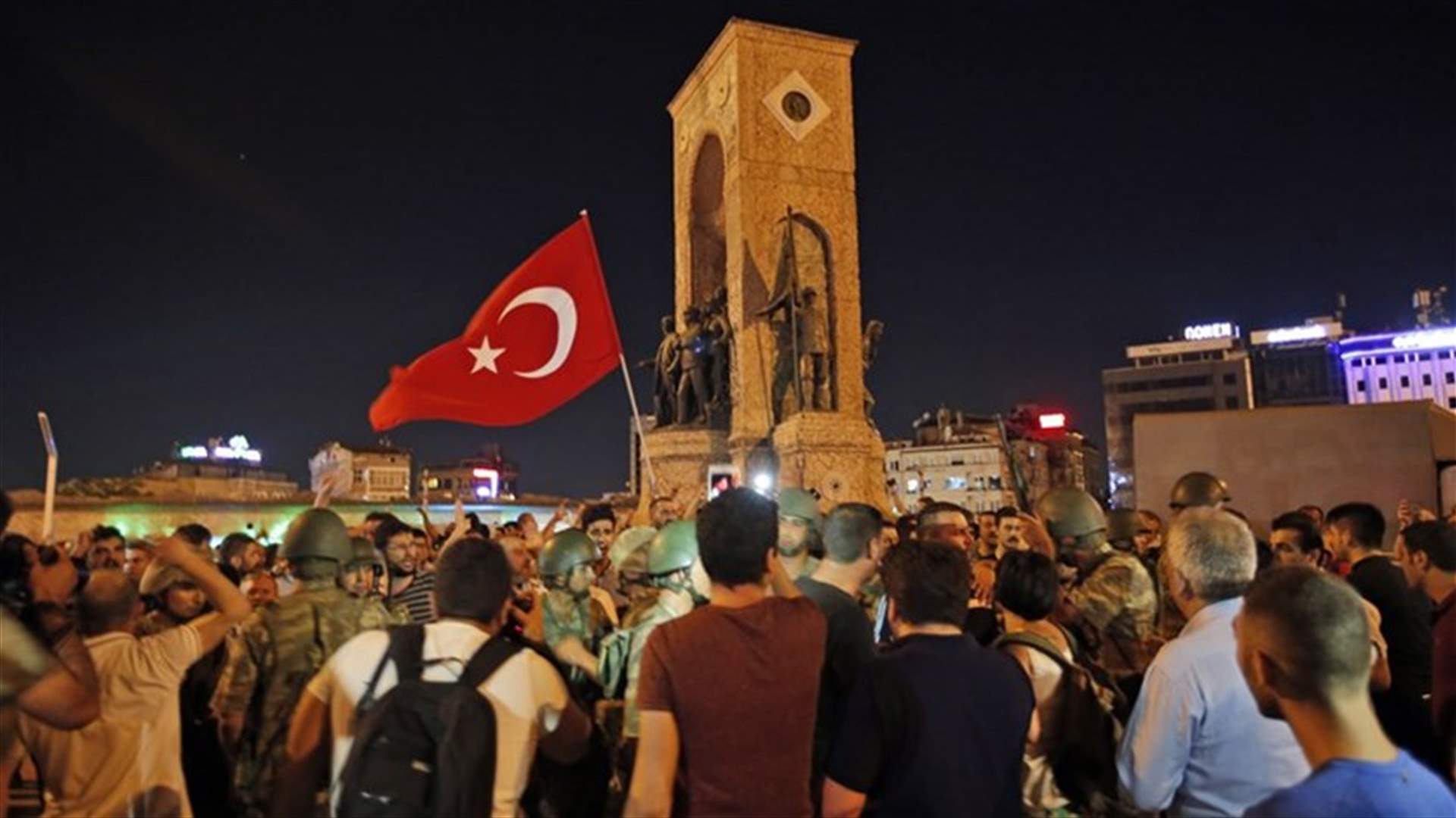 توقيف اكثر من 35 الف شخص في تركيا...وتفجير شرق البلاد
