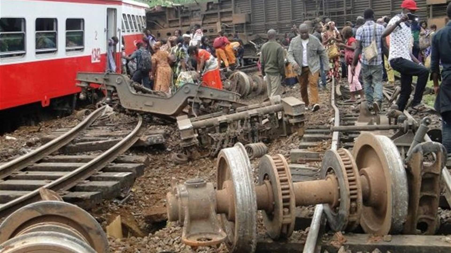 الكاميرون يتعهد بالتحقيق في حادث القطار المميت