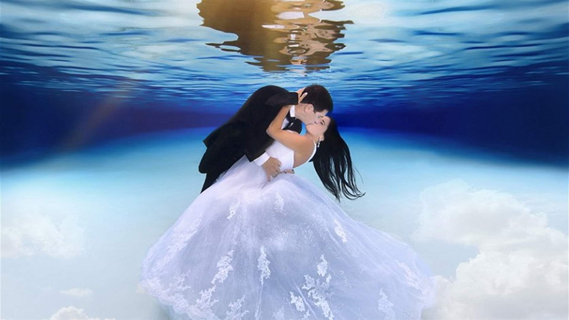 بالصور: جلسات تصويريّة للأزواج تحت الماء تخطف الأنفاس!