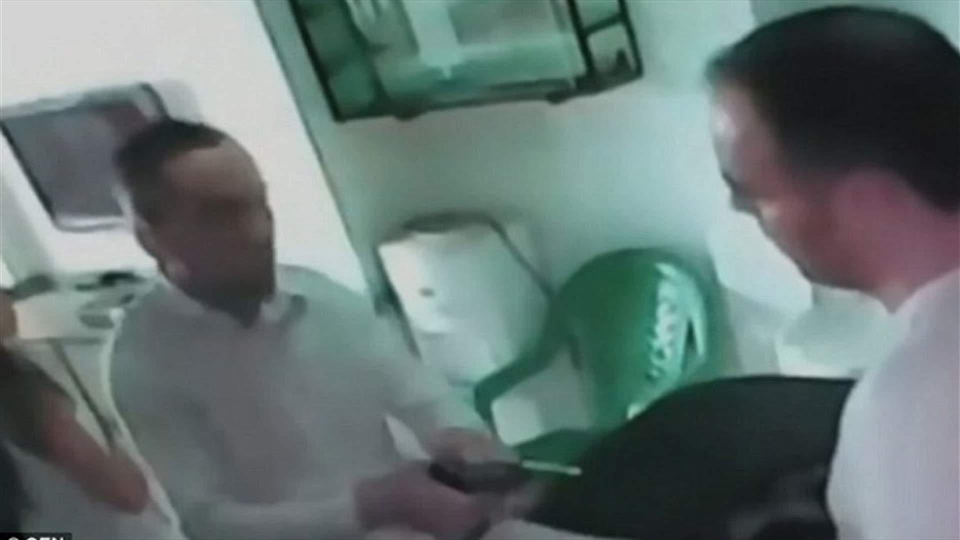 بالفيديو: قتله كي لا يدفع ثمن الساعة