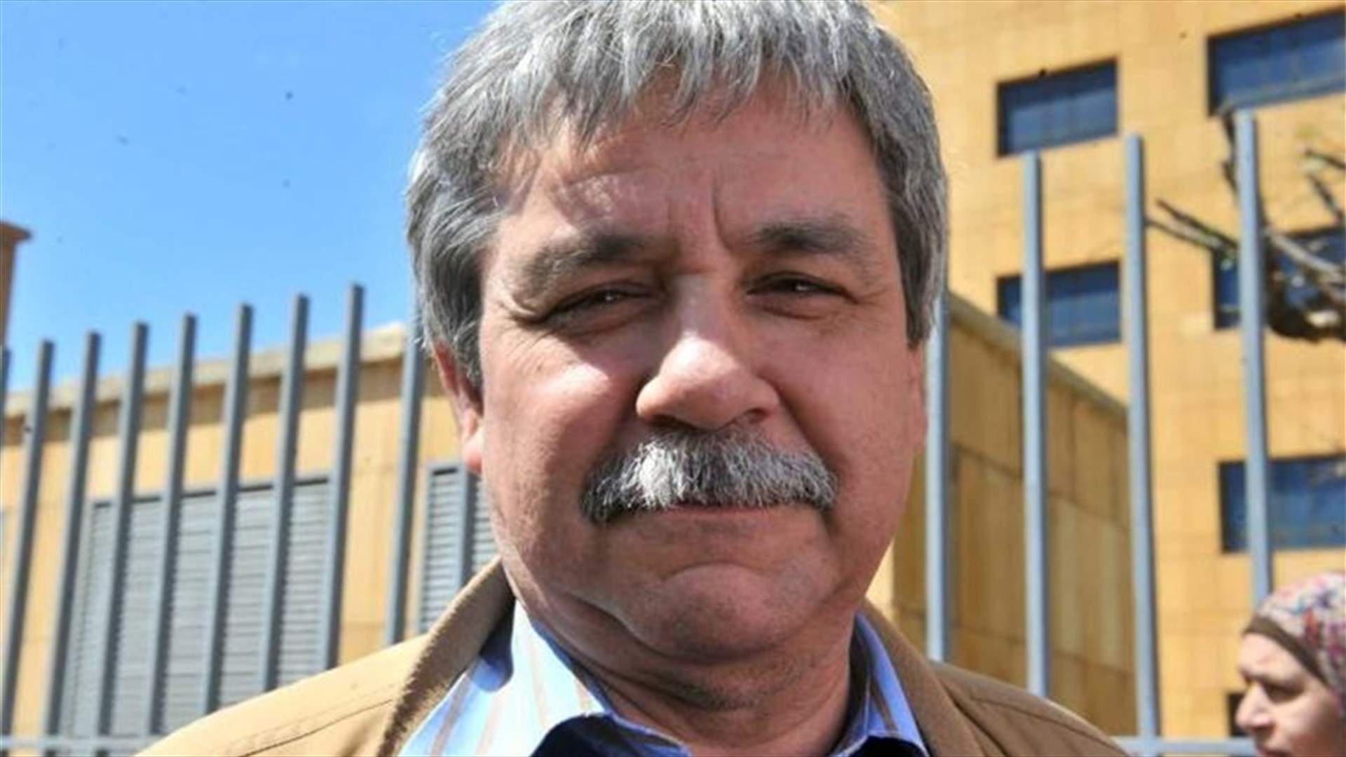 غريب: الأزمة تكمن في النظام وليس بالرئيس