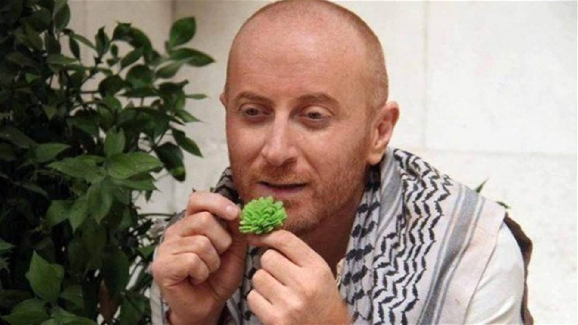 "النمس" ينفي طلاقه.. وزوجته تؤكّد العكس!