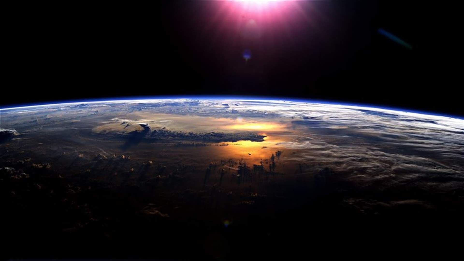 منذ 70 عاماً... إليكم أول صورة لكوكب الأرض من الفضاء