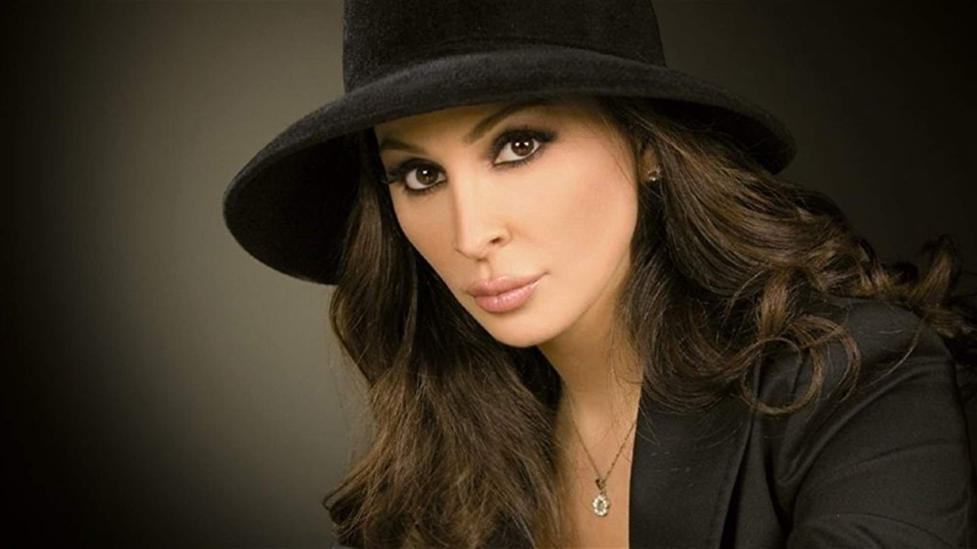 هكذا احتفل المغردون بعيد الفنانة إليسا