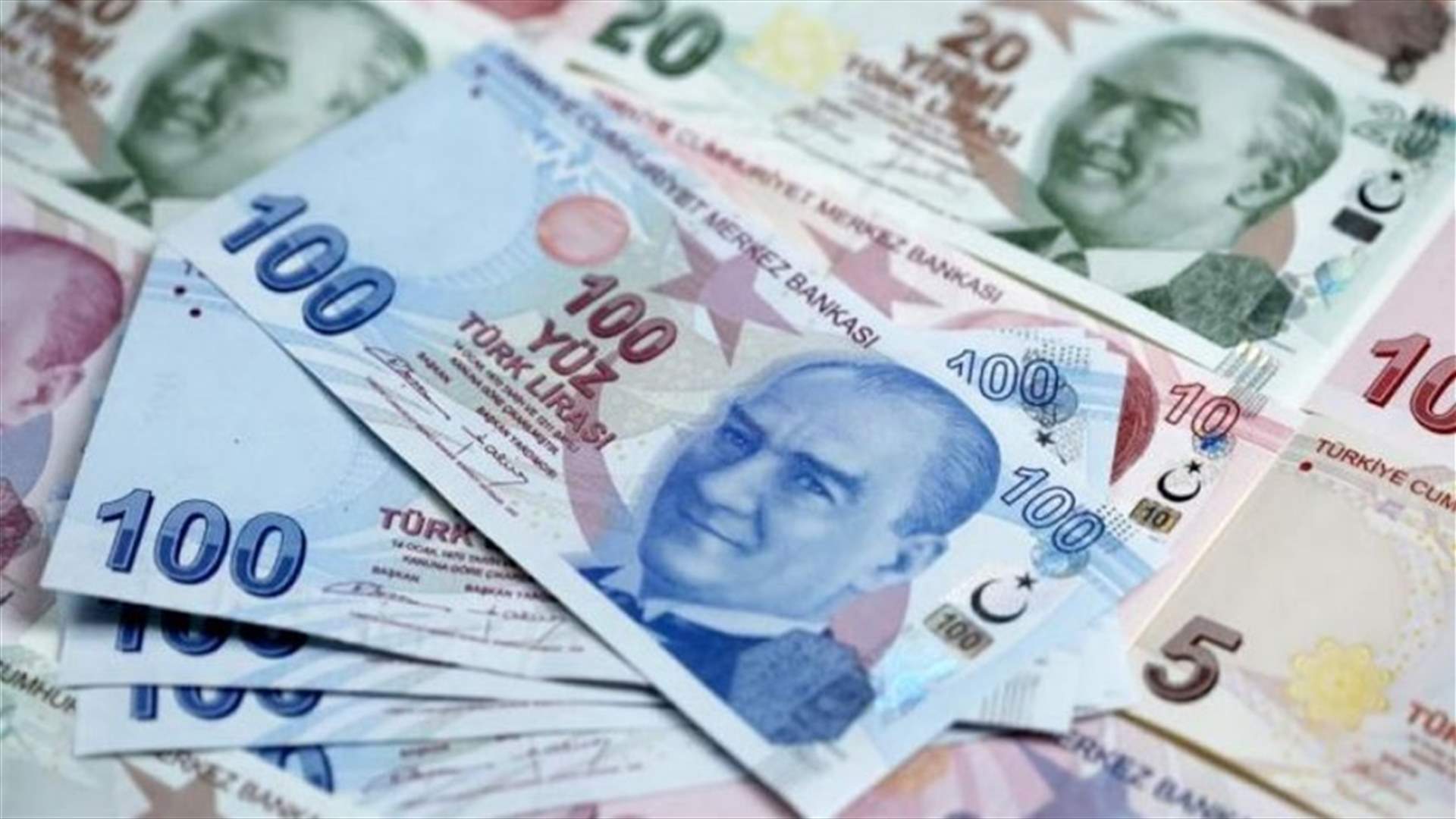 تراجع الليرة التركية إلى مستوى قياسي منخفض أمام الدولار