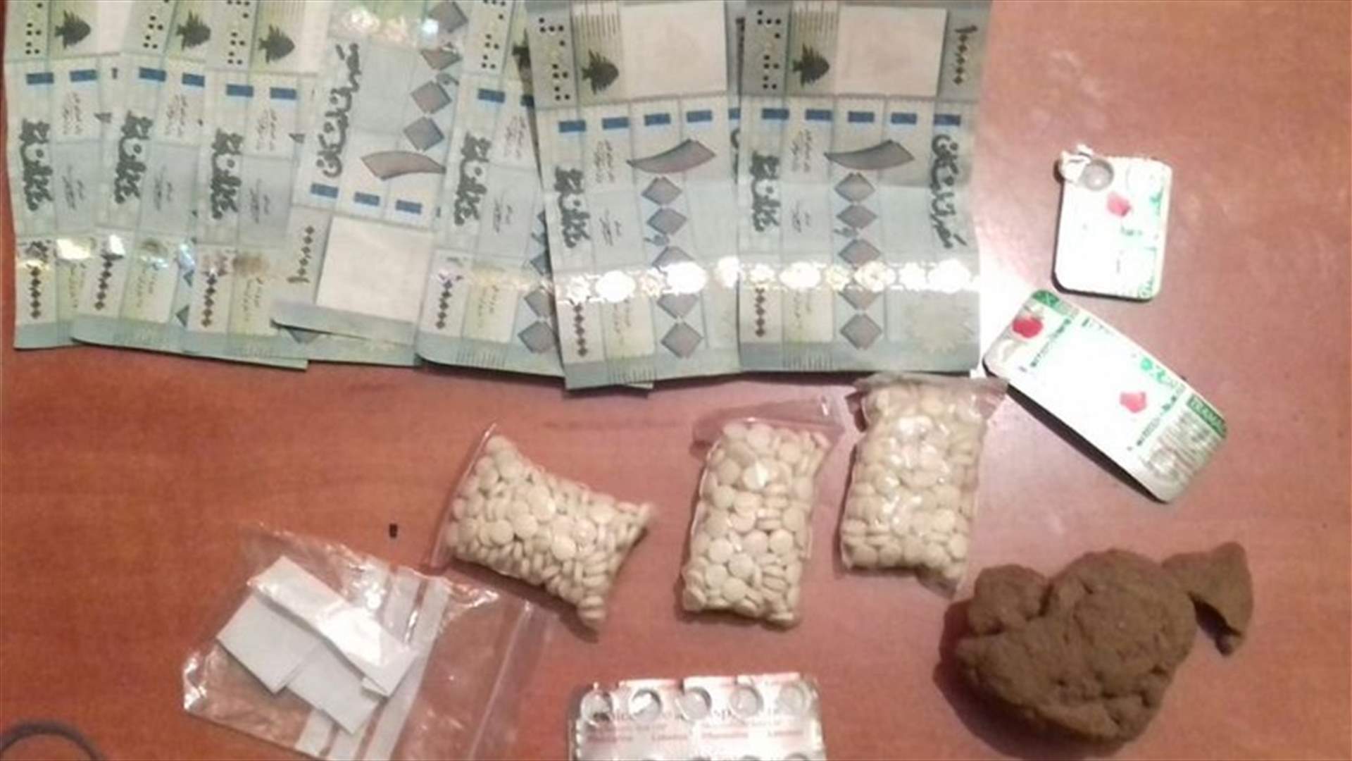  أوقف بعد أن كان بحوزته مخدرات على أنواعها...