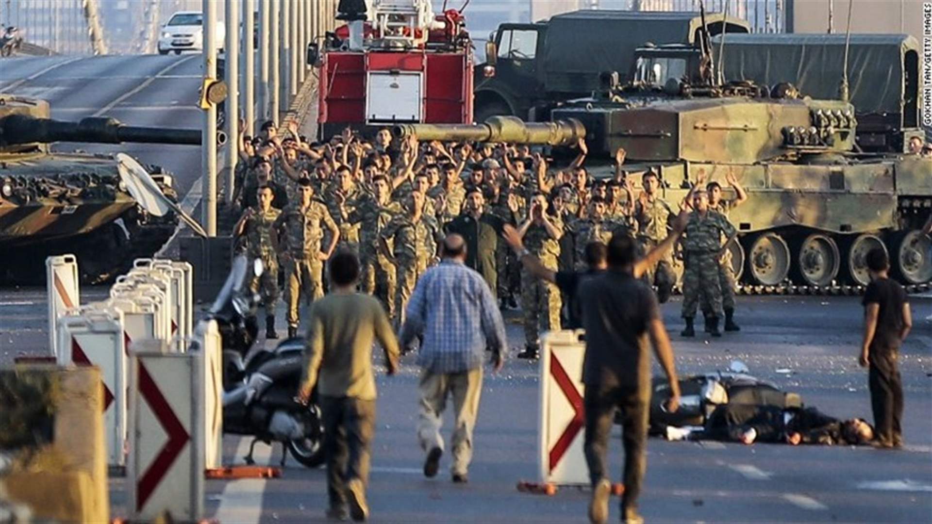 إقالة أكثر من 10 آلاف موظف تركي للاشتباه في صلتهم بمحاولة الانقلاب