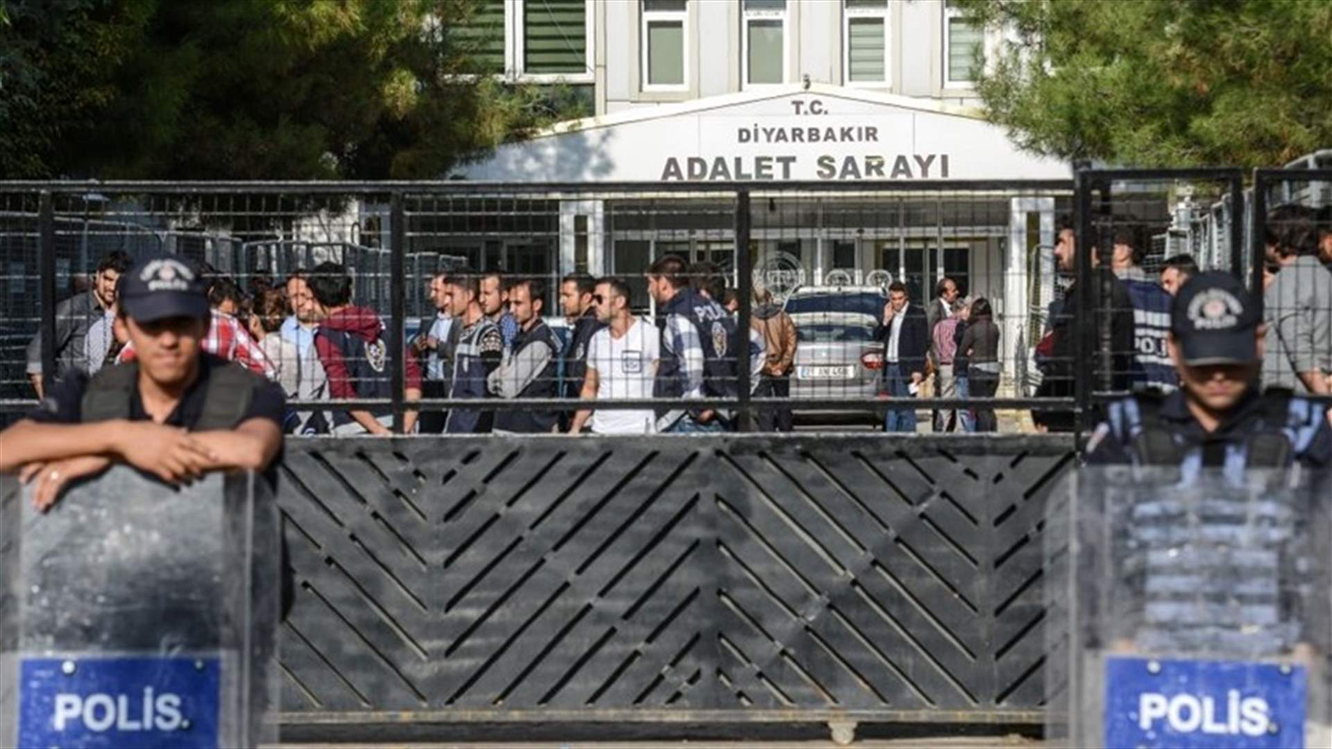 الشرطة التركية تعتقل رئيس تحرير صحيفة "جمهوريت"