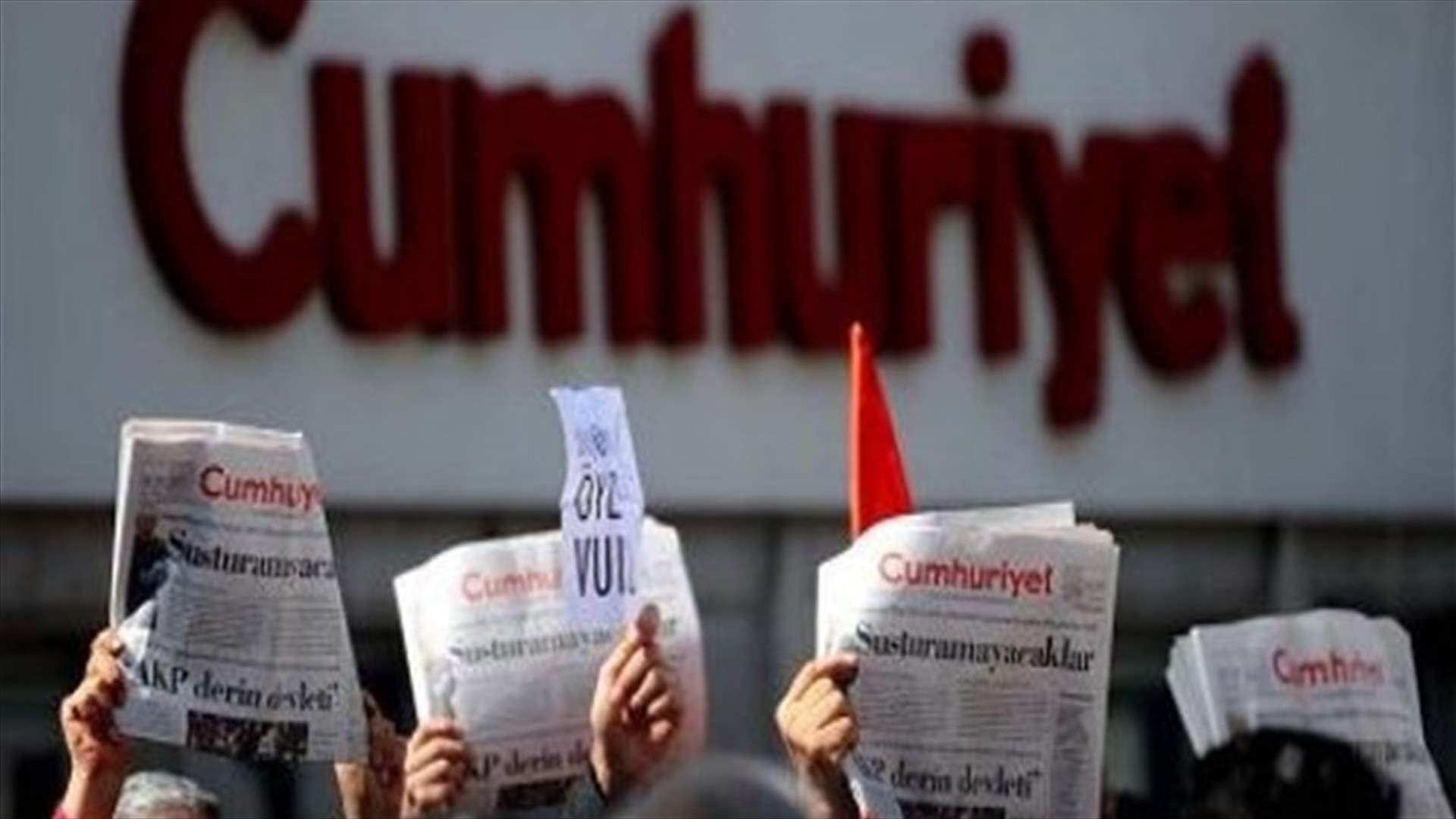Turkey detains editor, top staff at opposition newspaper     